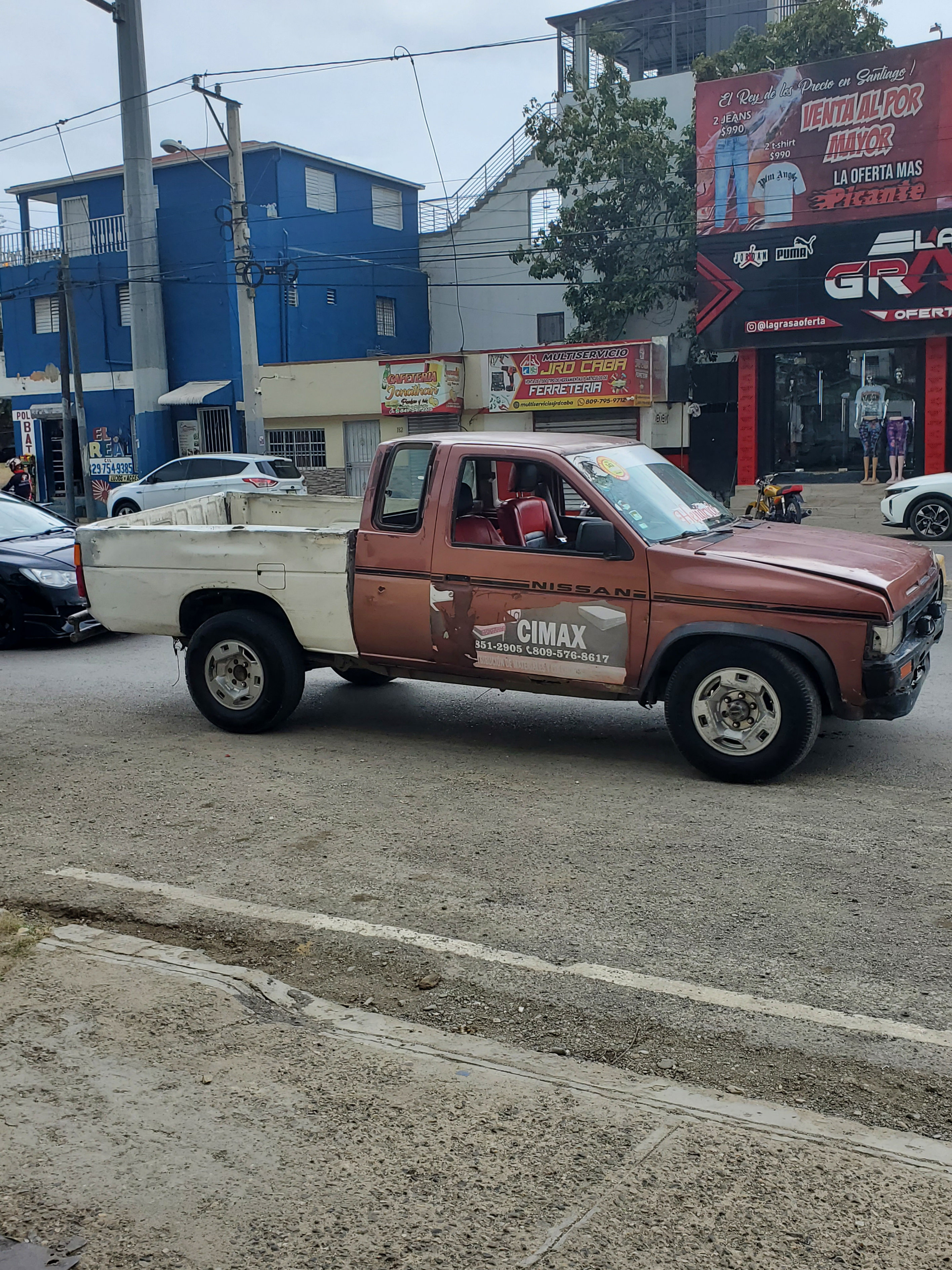 jeepetas y camionetas - Vendo camioneta Nissan negociable. $425,000 negociable. 0