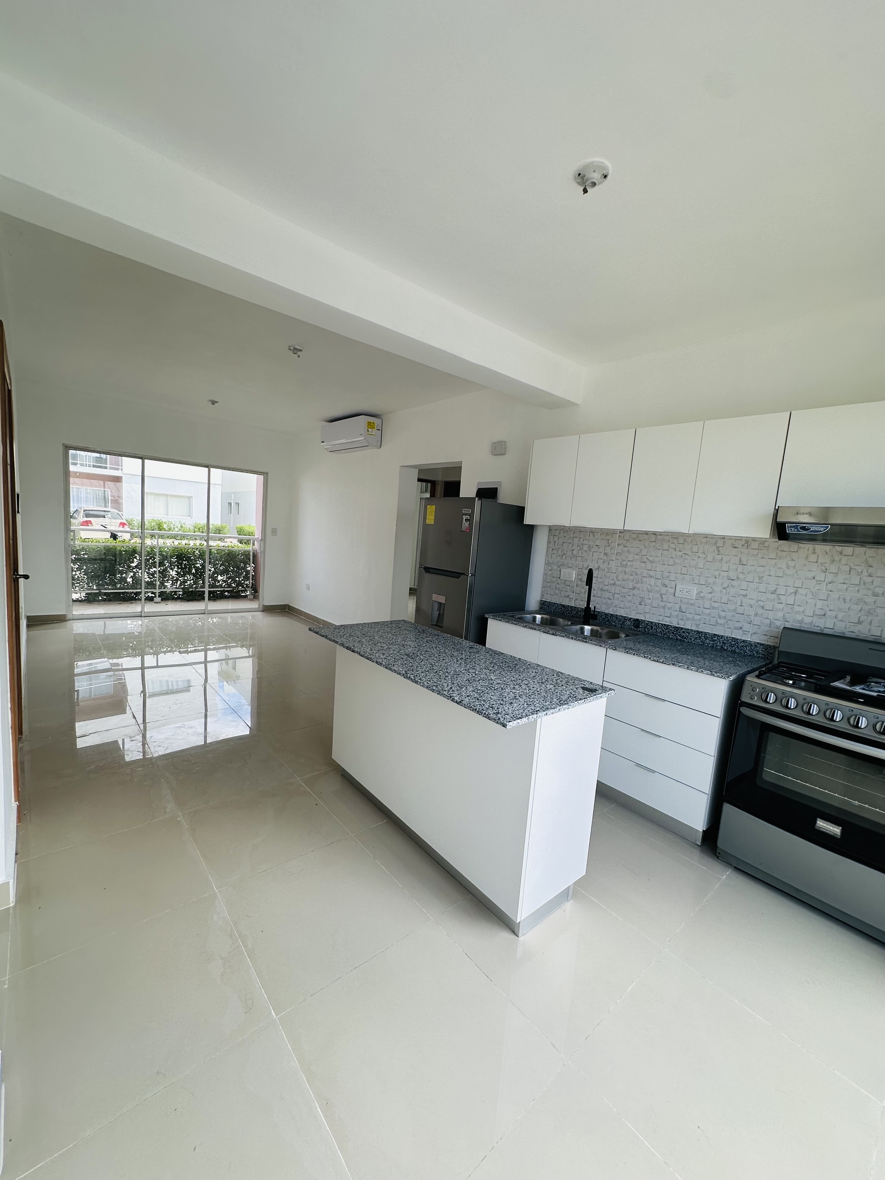 apartamentos - 🚨DE OPORTUNIDAD🚨Se vende apartamento de 2H y 2B en primer nivel con patio  3