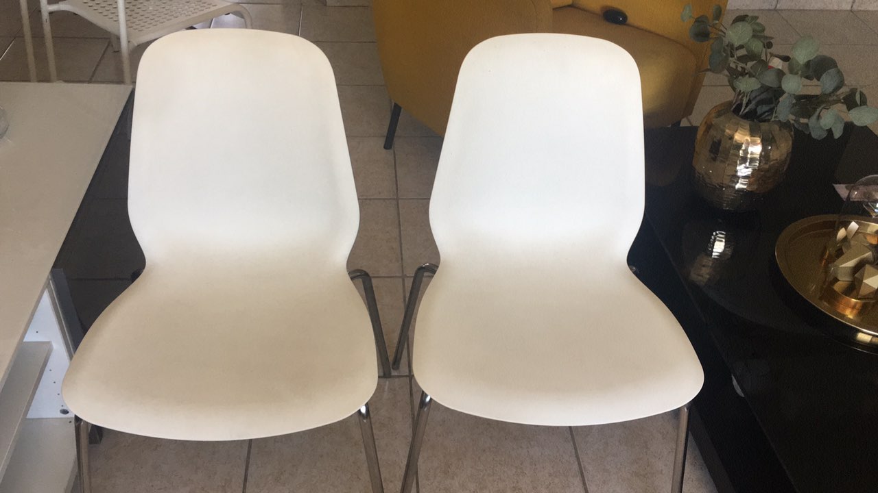decoración y accesorios - Vendo dos sillas blancas de ikea 0