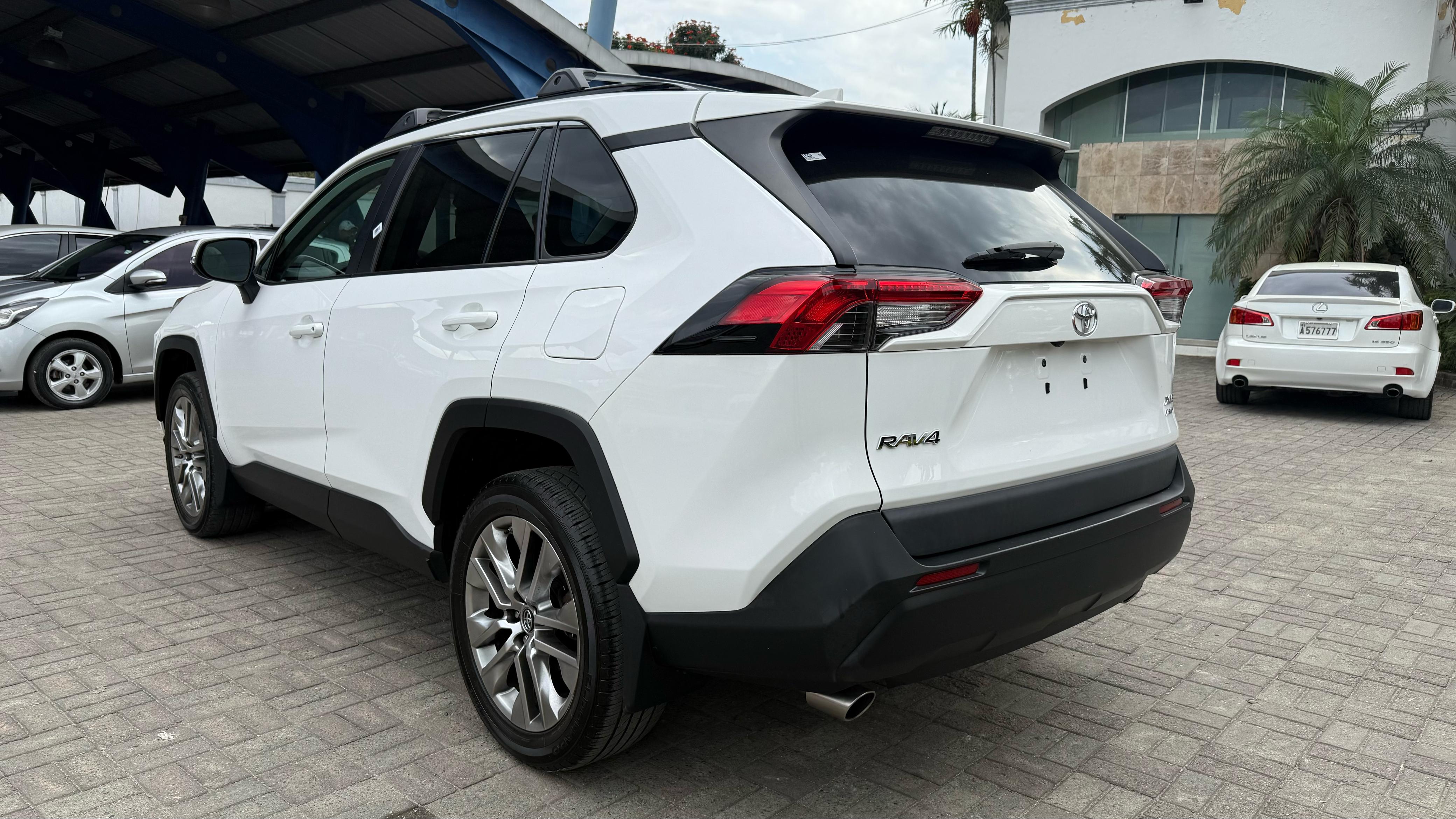 jeepetas y camionetas - Toyota rav4 2019 xle premium  8