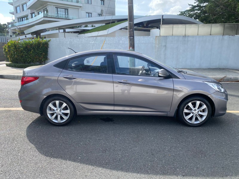 carros - Hiunday accent 2018 1