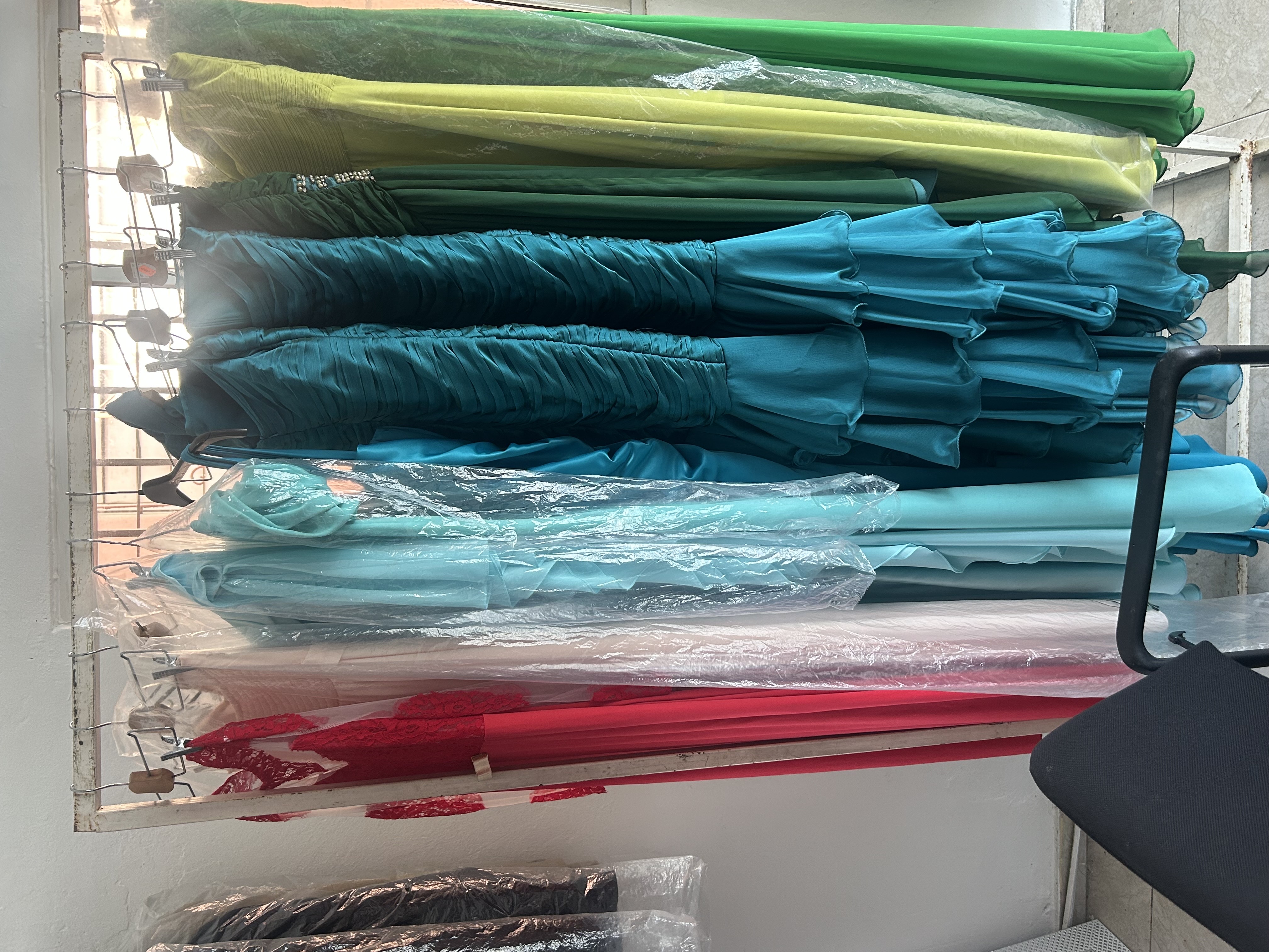 ropa para mujer - Liquidación De Vestidos De Gala y Cortos 5