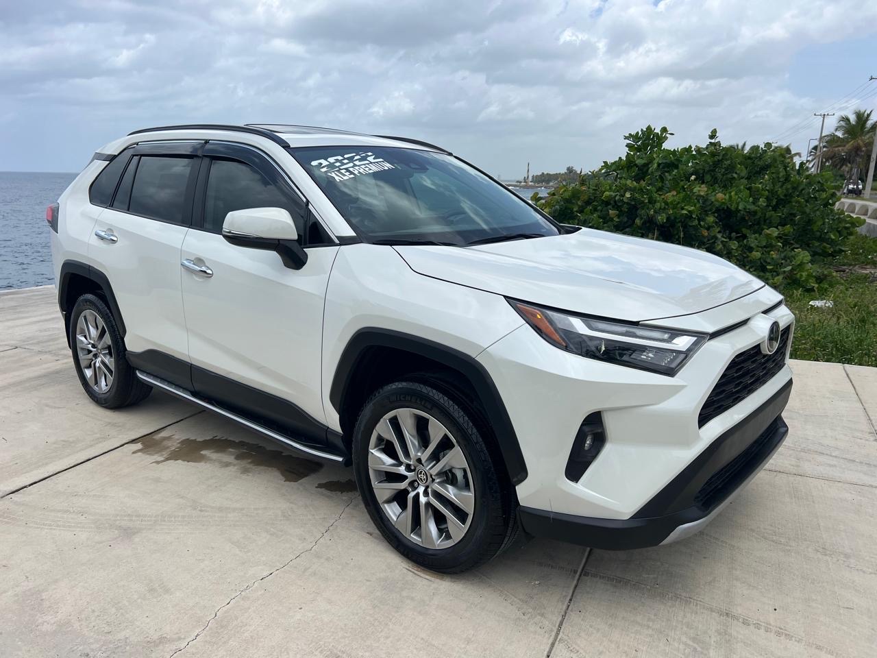 jeepetas y camionetas - TOYOTA RAV4 XLE PREMIUM 2022 RECIÉN IMPORTADA LA MÁS FULL! TODO INCLUIDO NUEVAAA 2