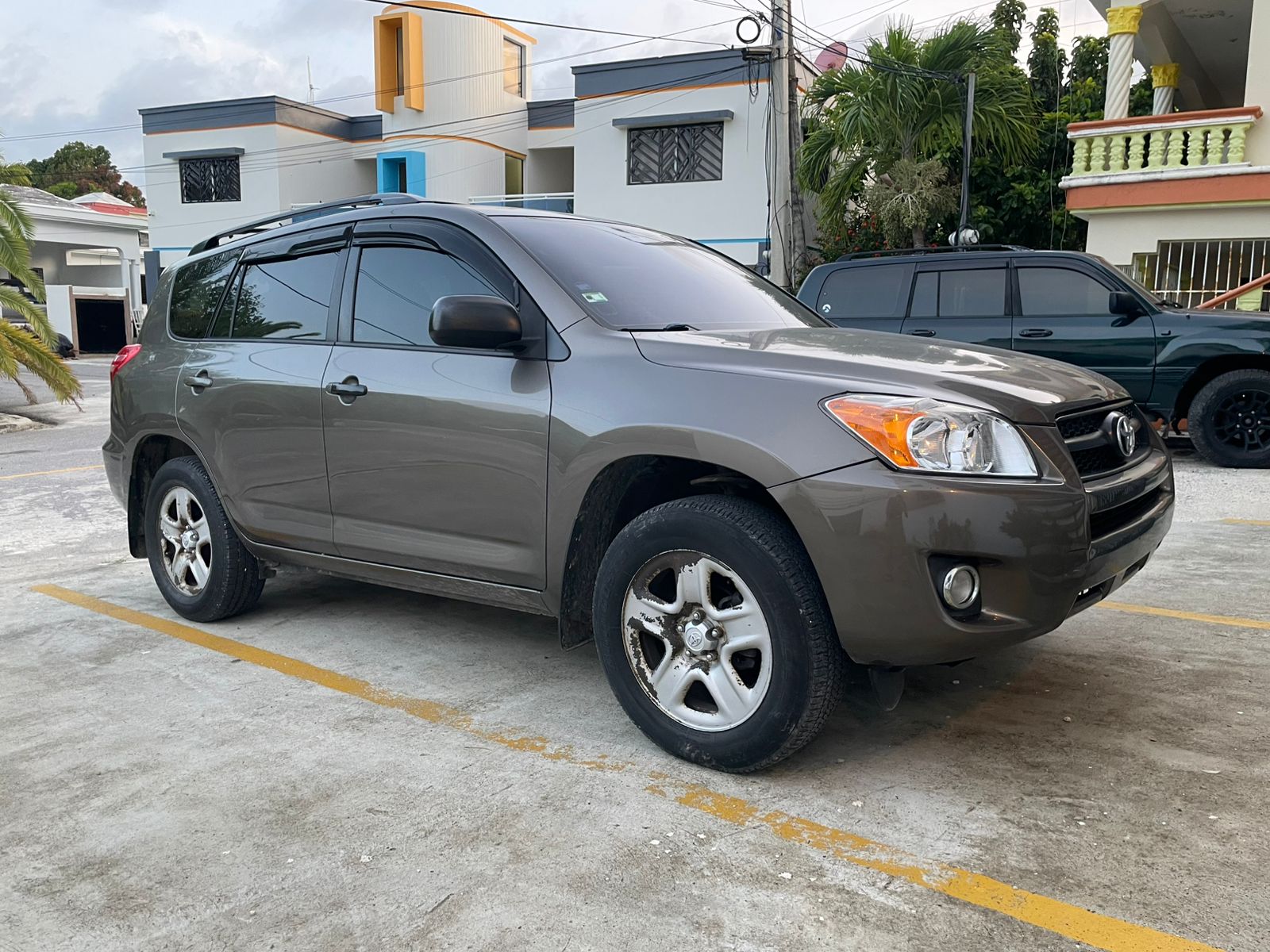 jeepetas y camionetas - Toyota Rav4 2012 4x2, en muy buen estado 5