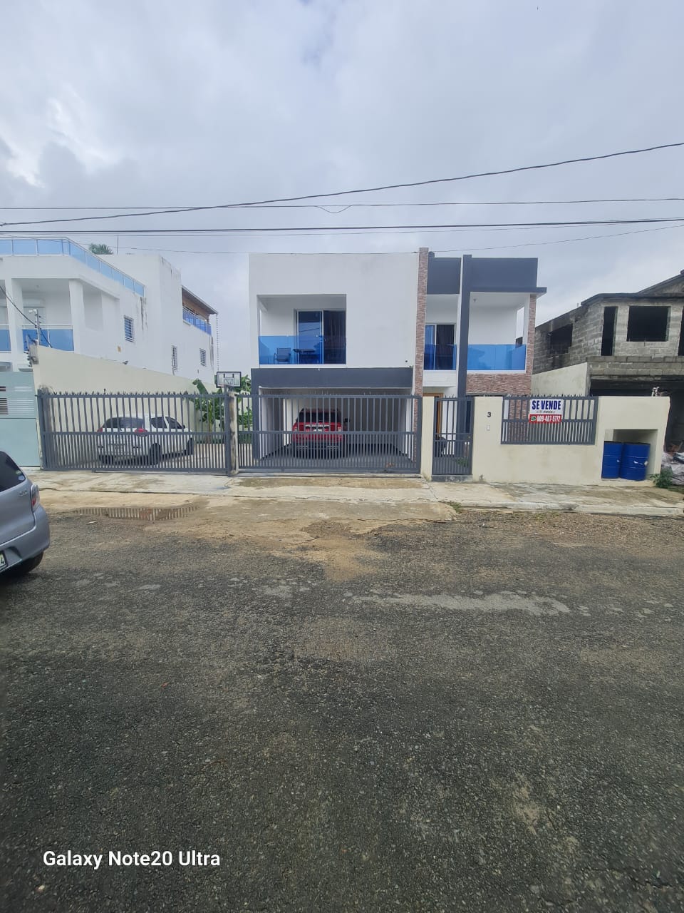 casas - av república de Colombia esquina autopista duarte 
casa 2 niveles  0