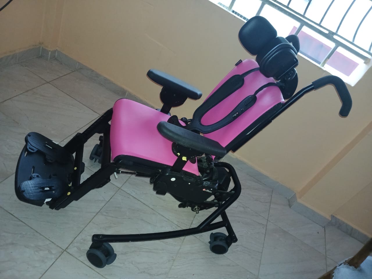 Salud y Equipamiento Médico - silla de posición pediatrico, para uso en casa  7