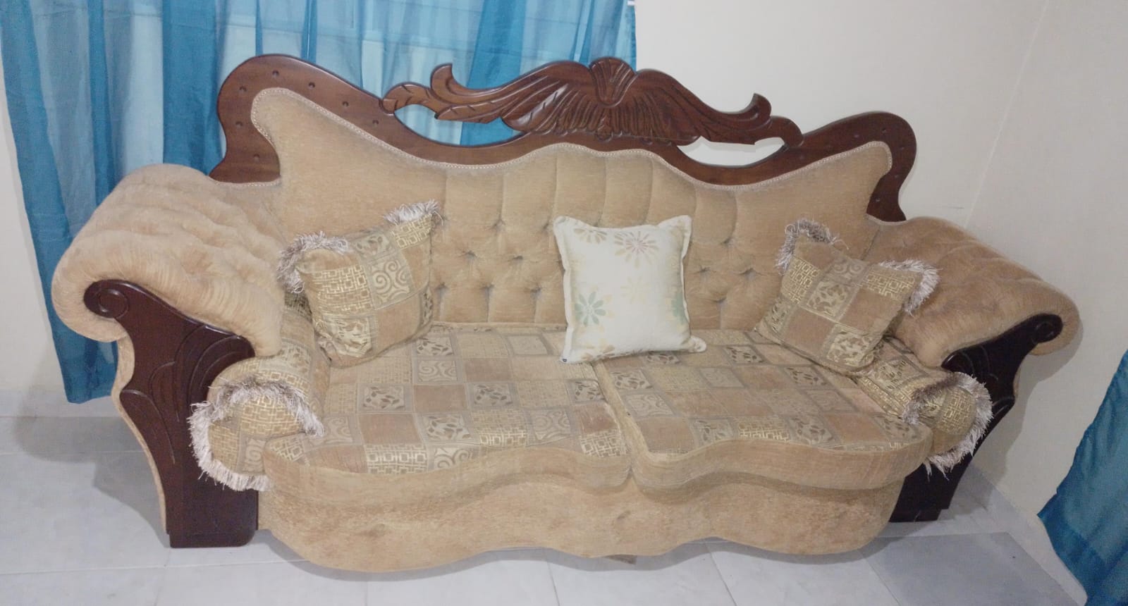 muebles y colchones - VENDO SOFA GRANDE EN CAOBA