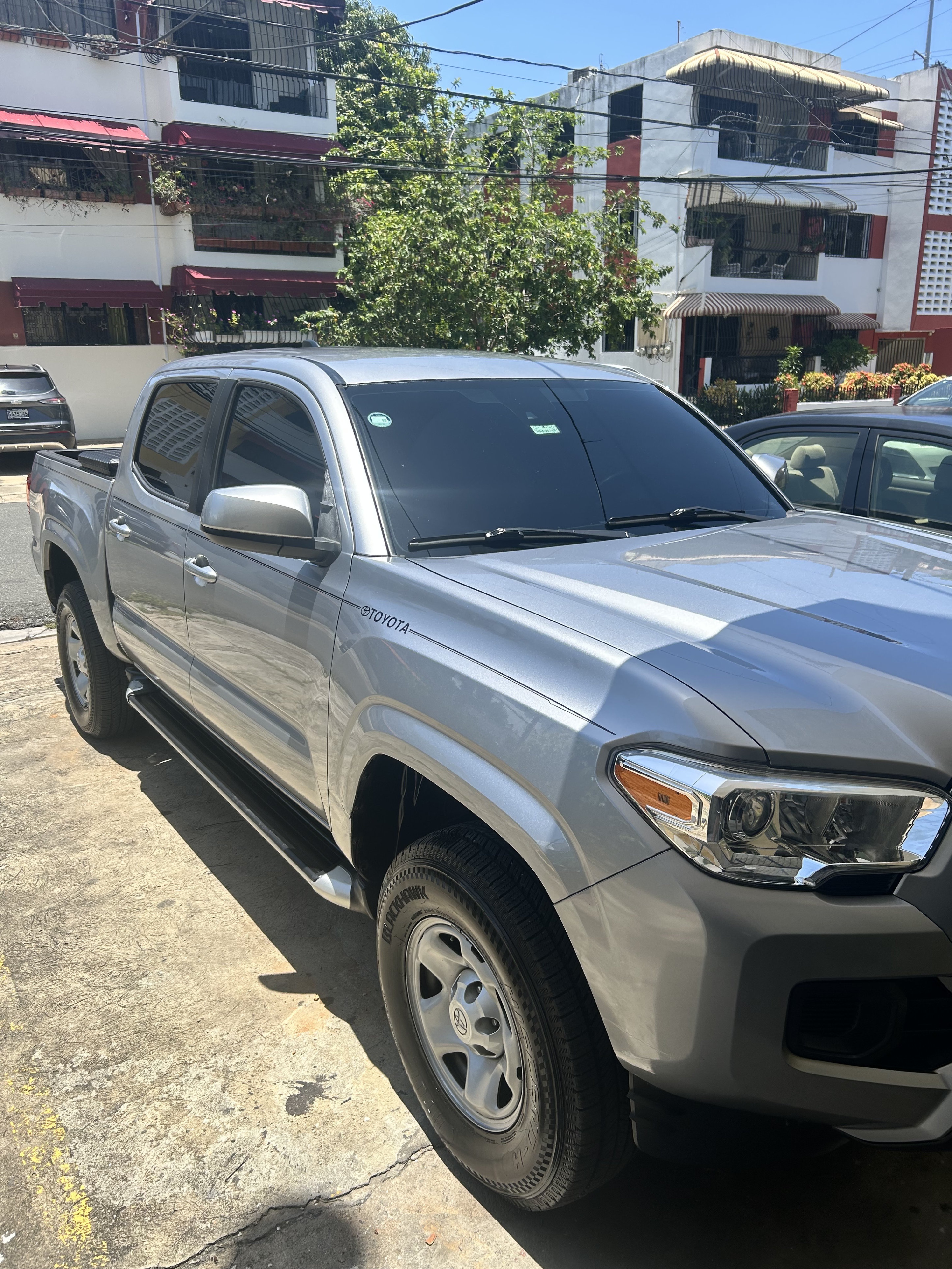 jeepetas y camionetas - Vendo toyota tacoma SR 4x2 2020