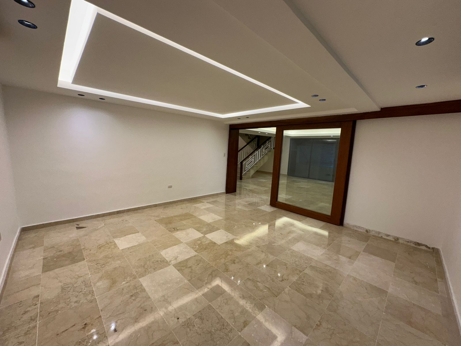 casas - En Alquiler Casa Bell Vista de 4 habitaciones  1