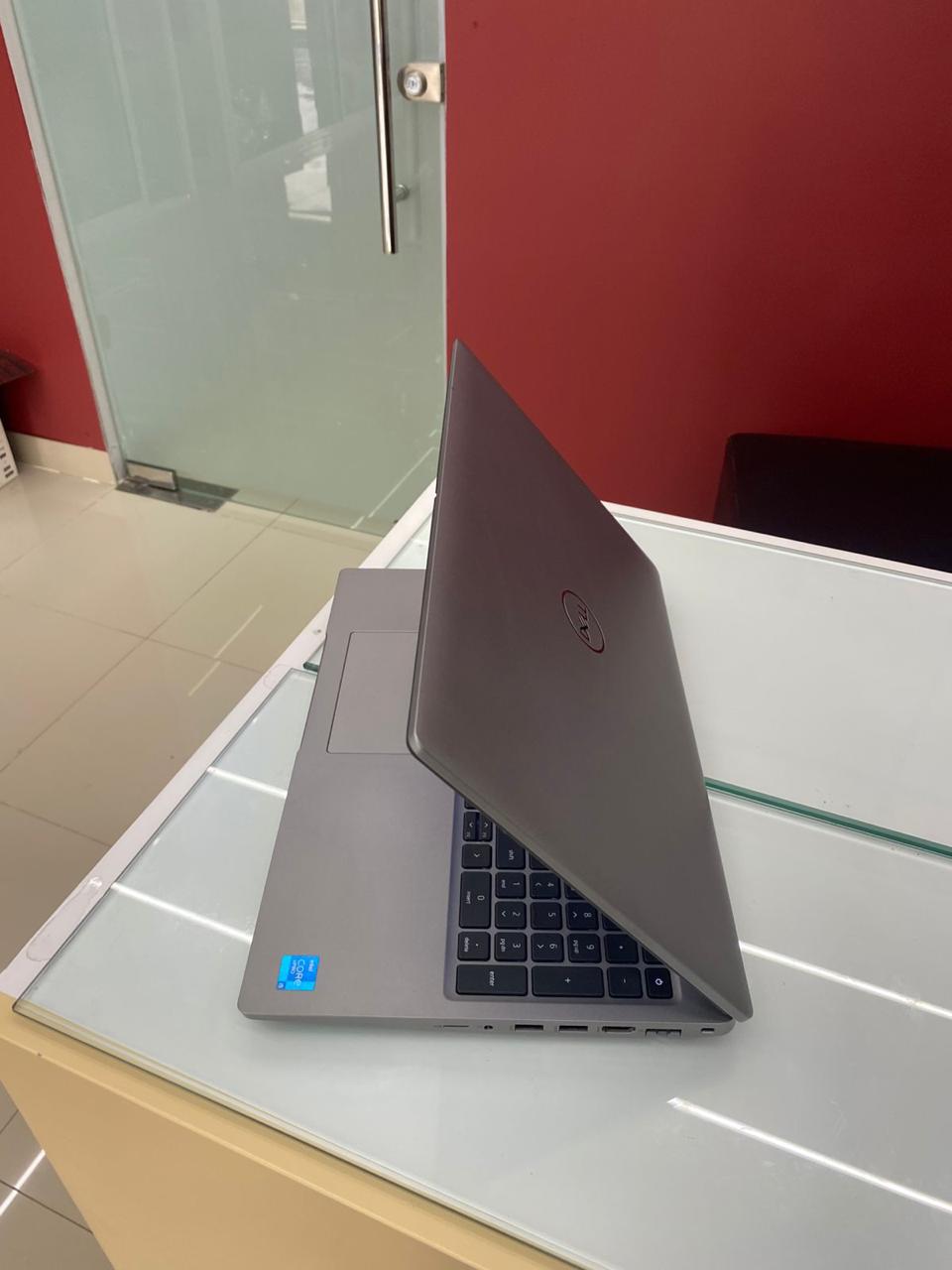 computadoras y laptops - Laptop Dell Latitud E5520 15.6  Core i5 11va gen 8 1