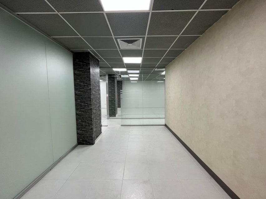 oficinas y locales comerciales - Local Comercial en Alquiler Evaristo Morales  0