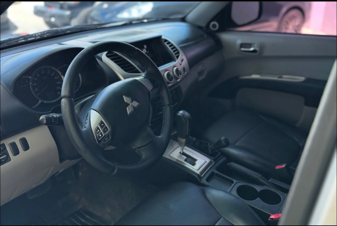 jeepetas y camionetas - mitsubishi L 200 2014 3
