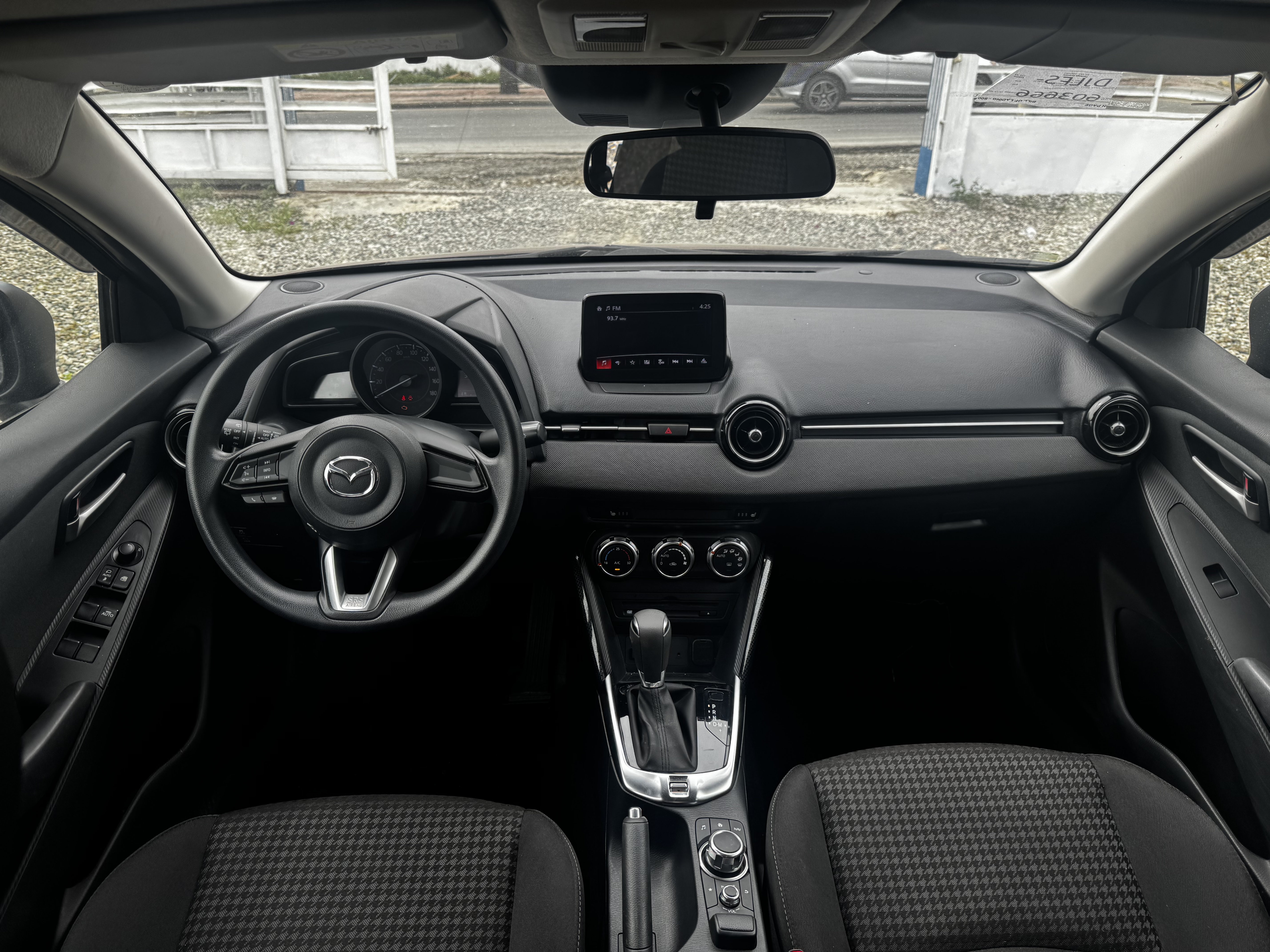 carros - Mazda Demio 2019 3