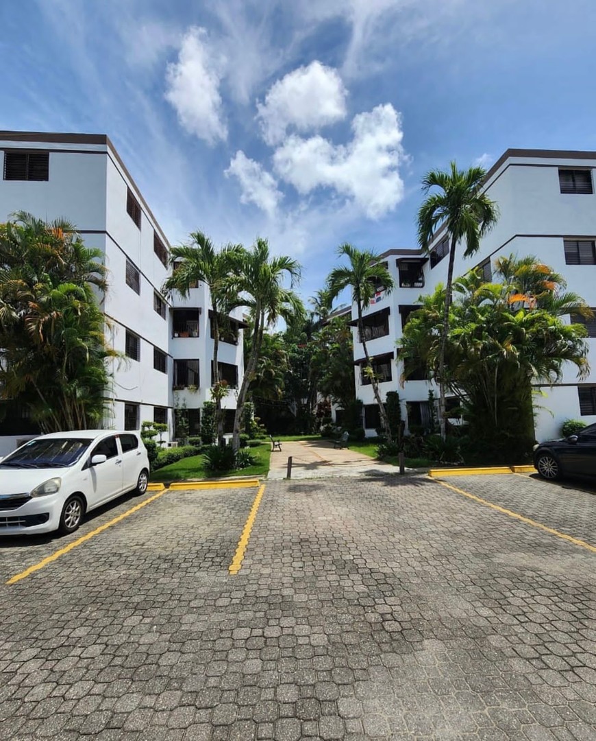 apartamentos - Se vende en Arroyo Hondo Viejo, amplio apartamento.