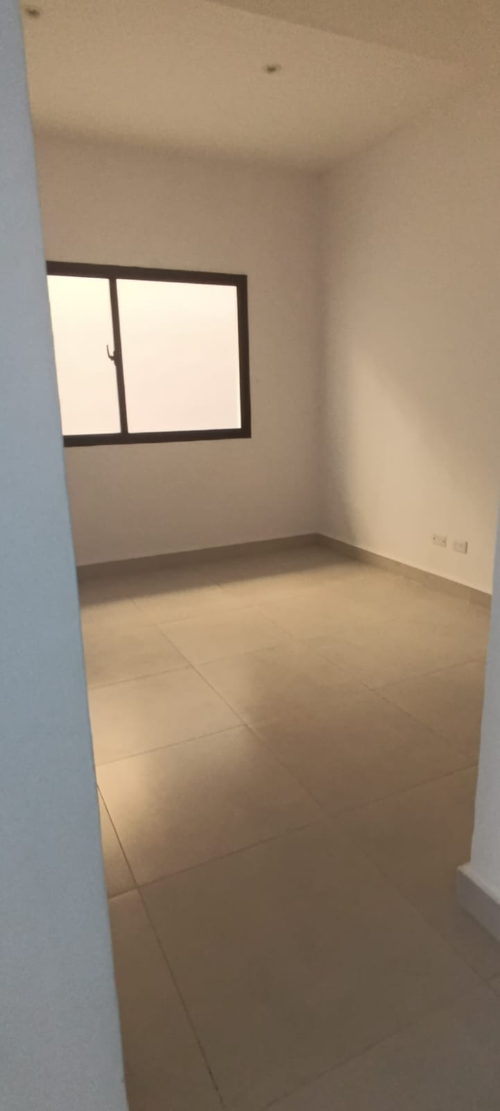 oficinas y locales comerciales - Local en primer nivel en La Julia 103m2 con Terraz 4