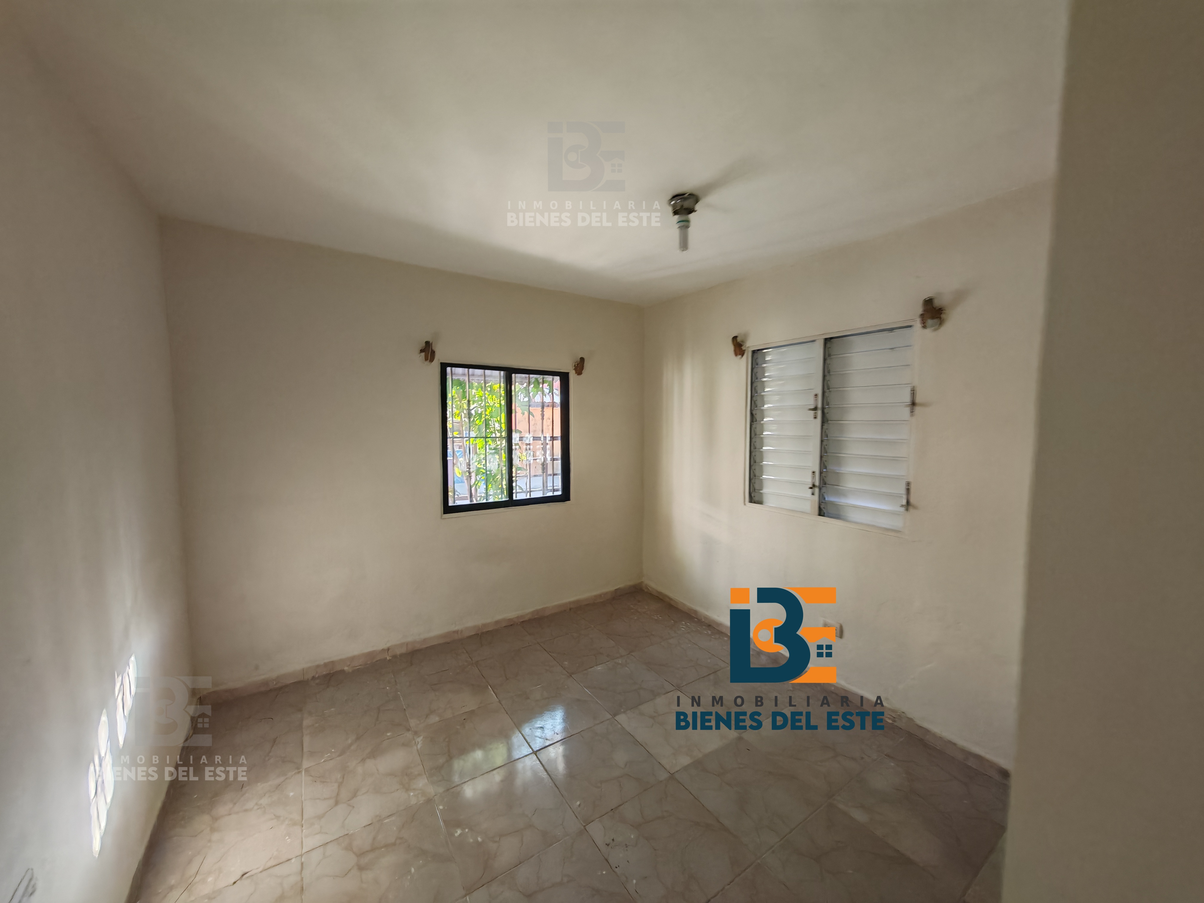 casas - Casa de Tres Habitaciones en el Juan Pablo Duarte 9