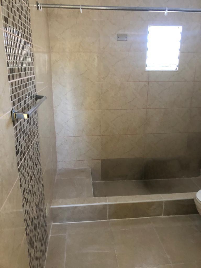 apartamentos - Se alquila apto. de una habitacion en segundo piso 2