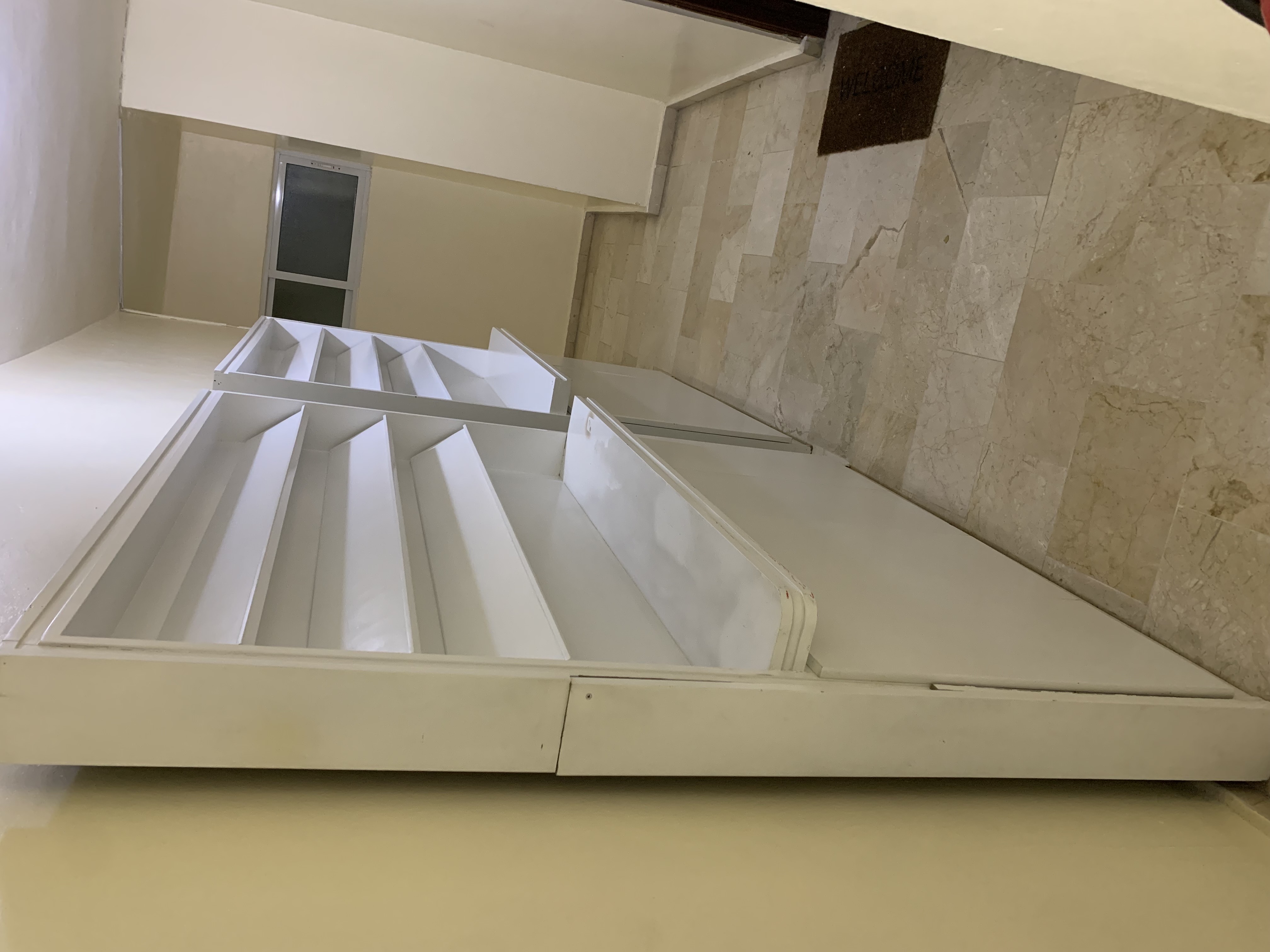 equipos profesionales - Estantería para tiendas en MDF color Blanco  2