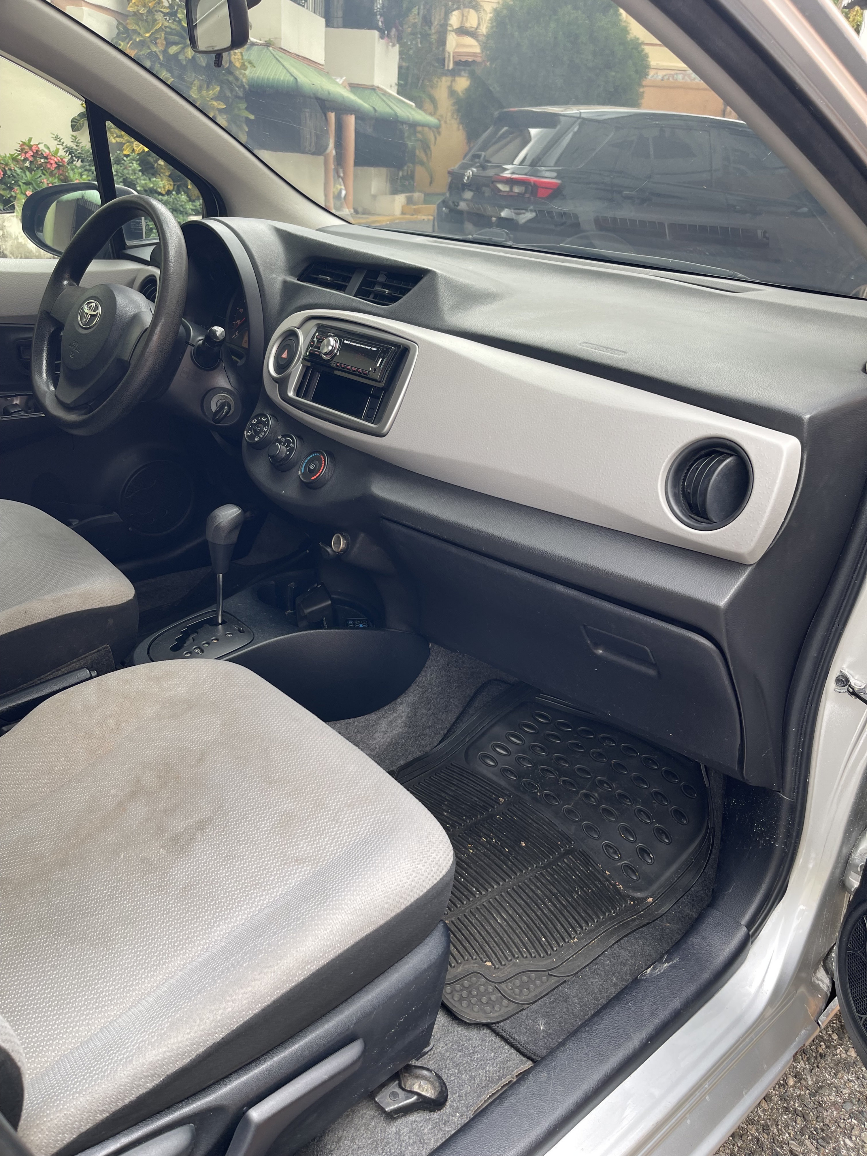 carros - Toyota Vitz 2012 4 pistones  2
