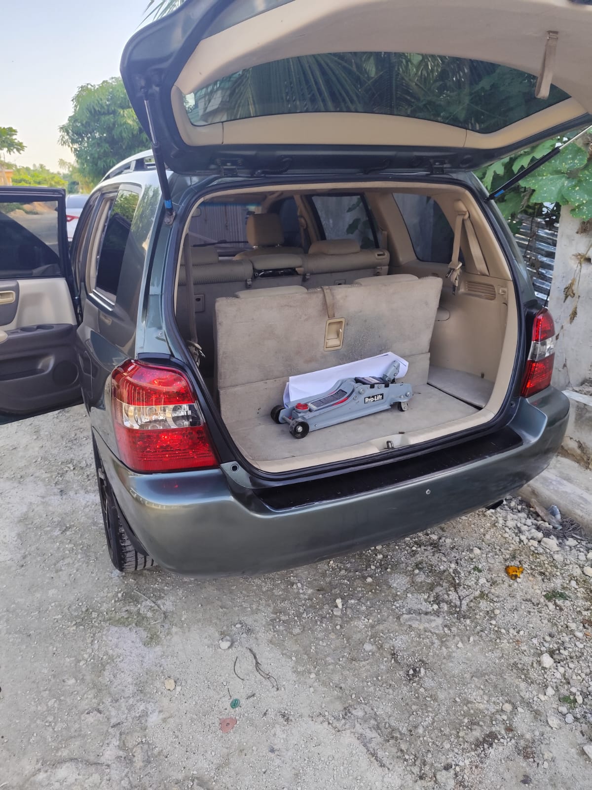 jeepetas y camionetas - Vendó Toyota Highlander 2005 en excelente condicio 4