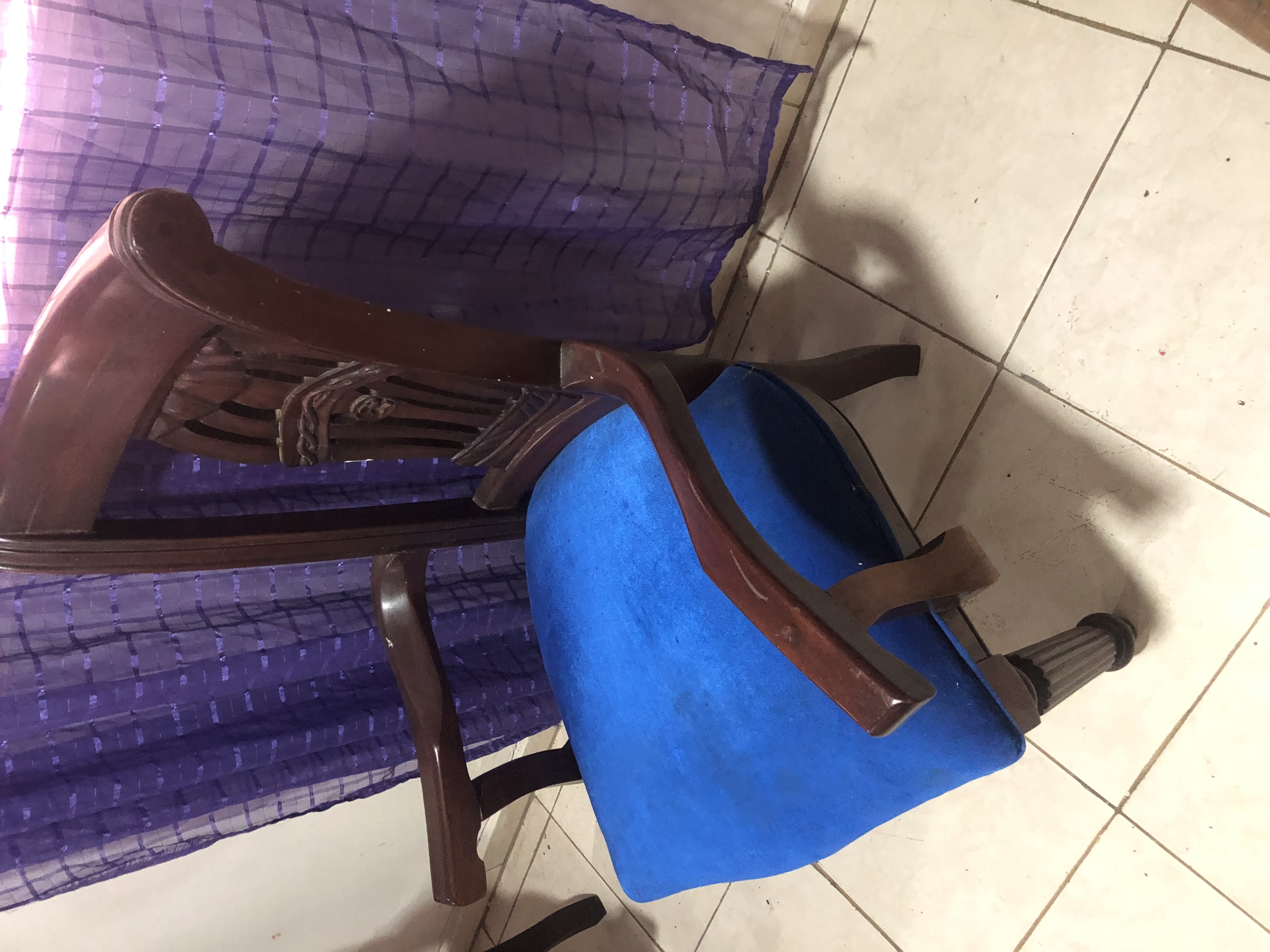 muebles y colchones - Butaca en caoba y un sofá  2