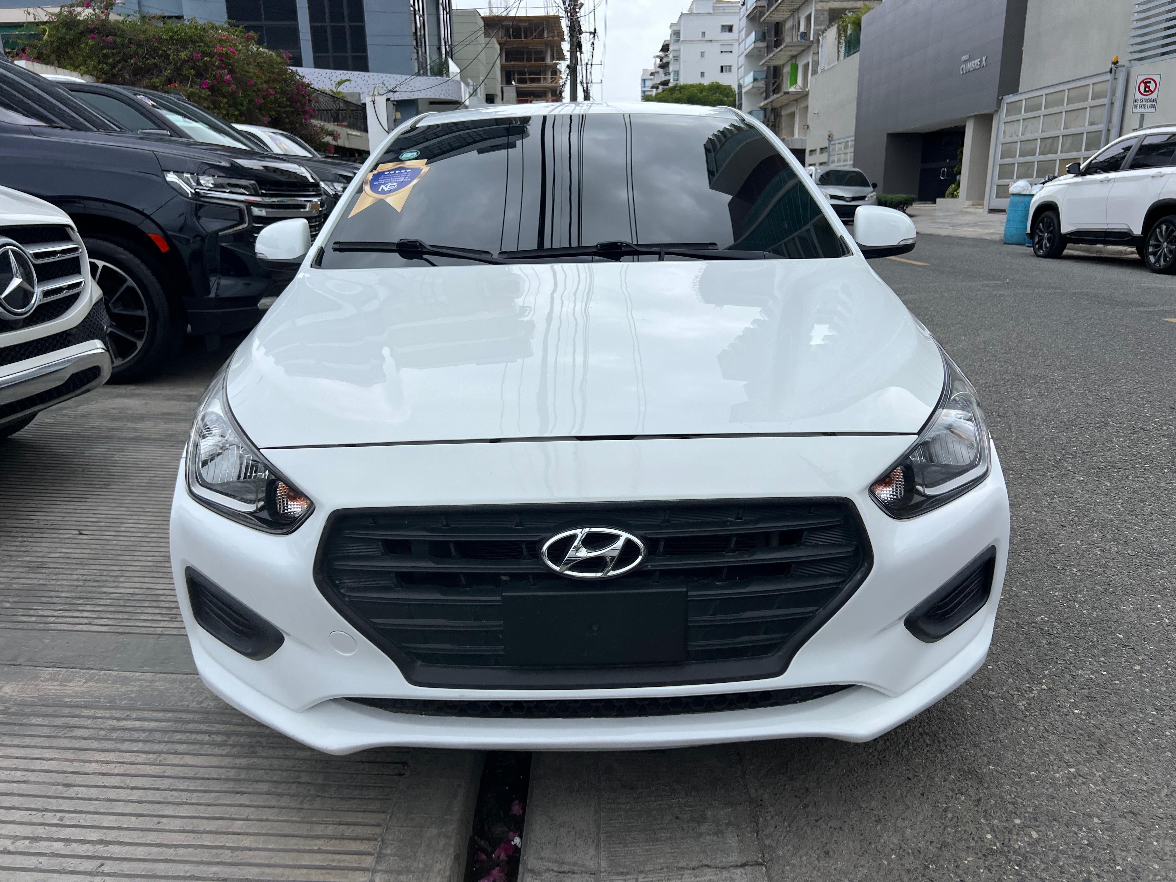 carros - HYUNDAI VERNA 2022 DE LA CASA 1