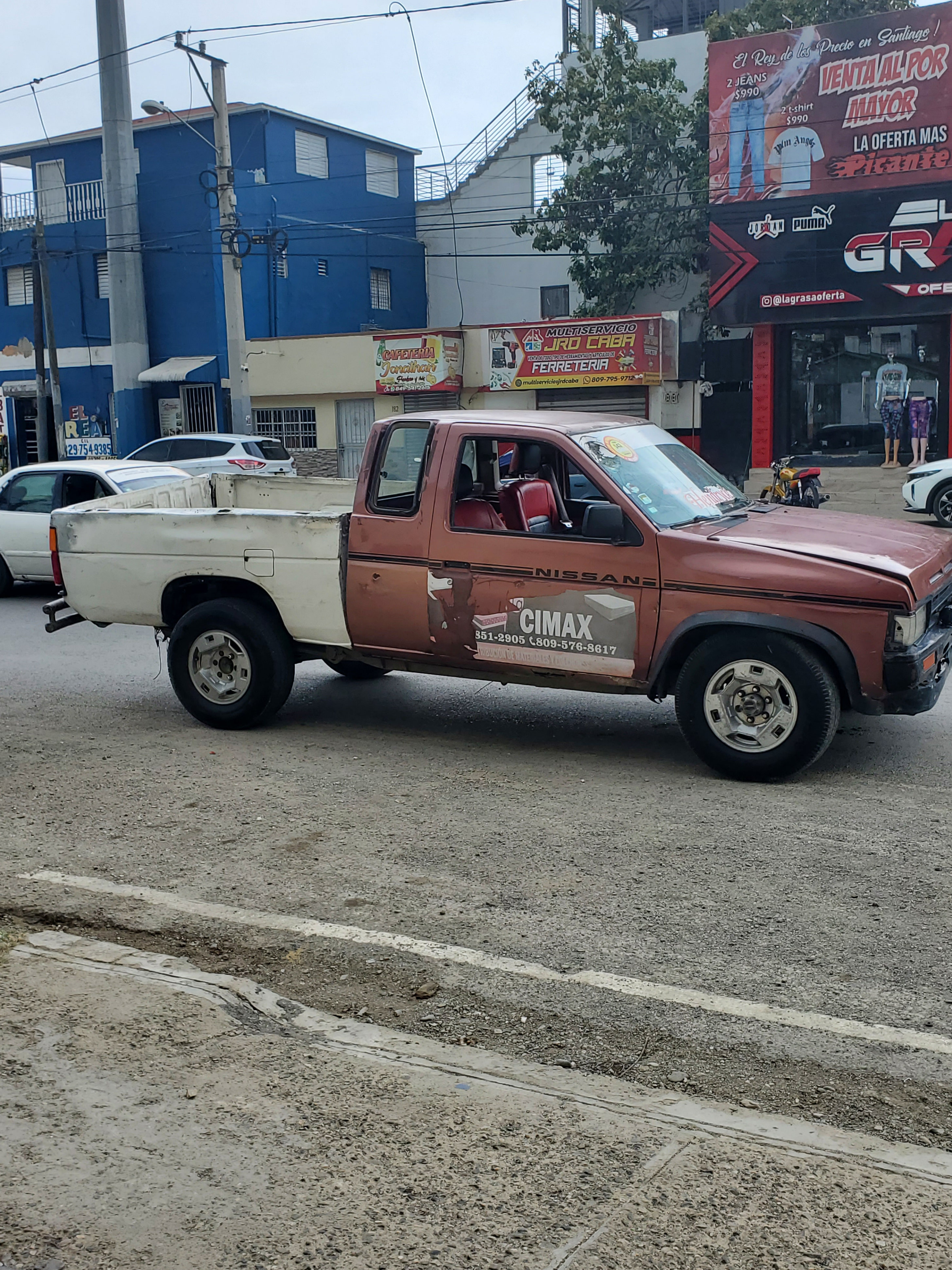 jeepetas y camionetas - Vendo camioneta Nissan negociable. $425,000 negociable. 1