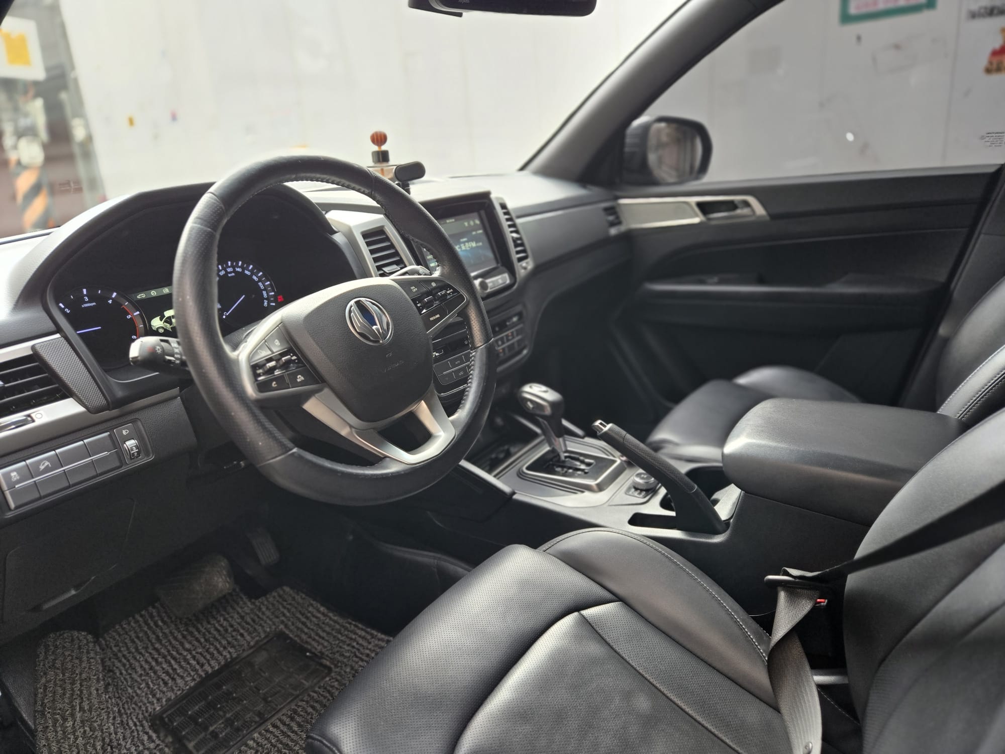 jeepetas y camionetas - KGM REXTON 2019 GRIS OSCURO DIESEL 9
