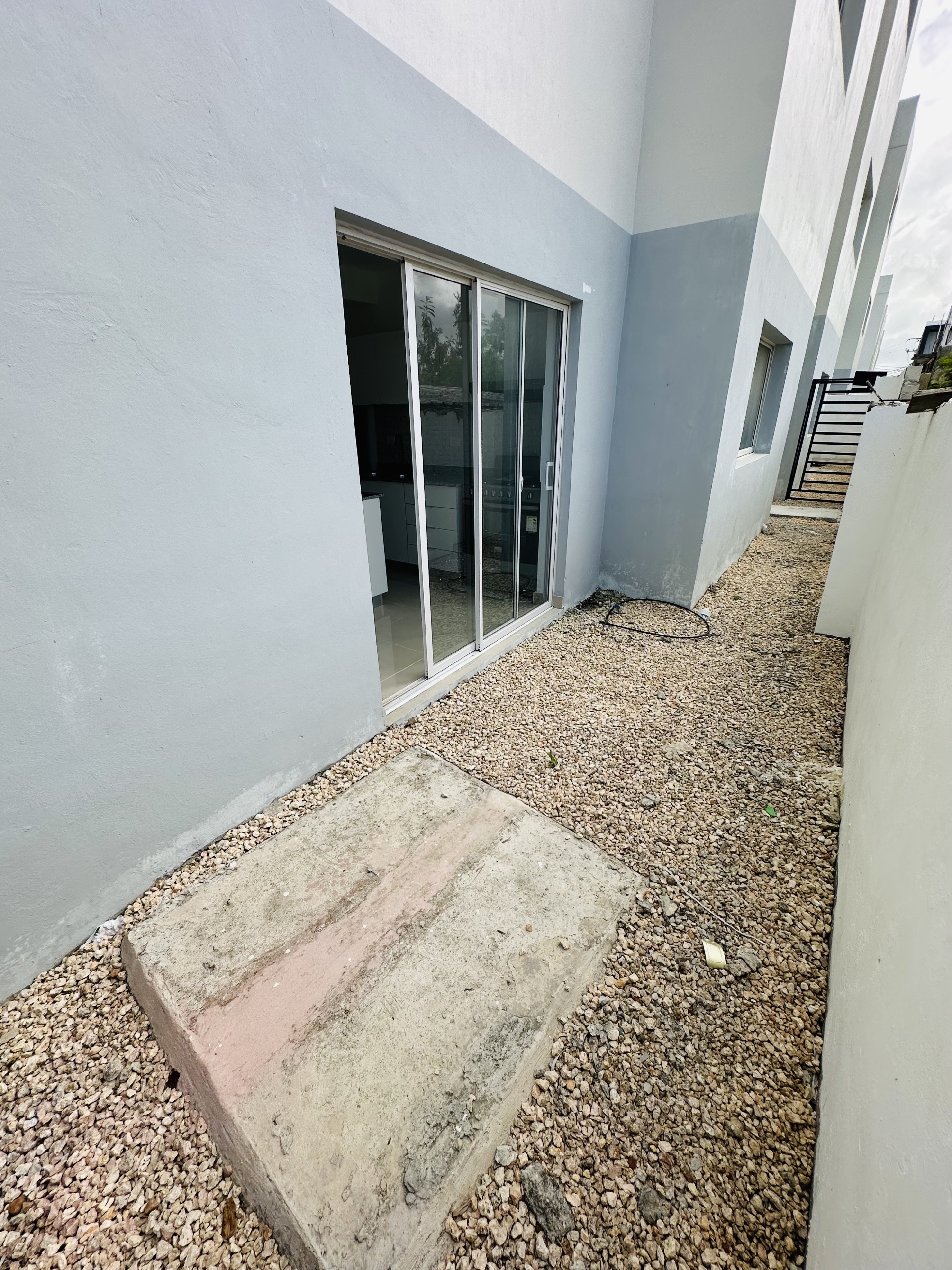 apartamentos - 🚨DE OPORTUNIDAD🚨Se vende apartamento de 2H y 2B en primer nivel con patio  4