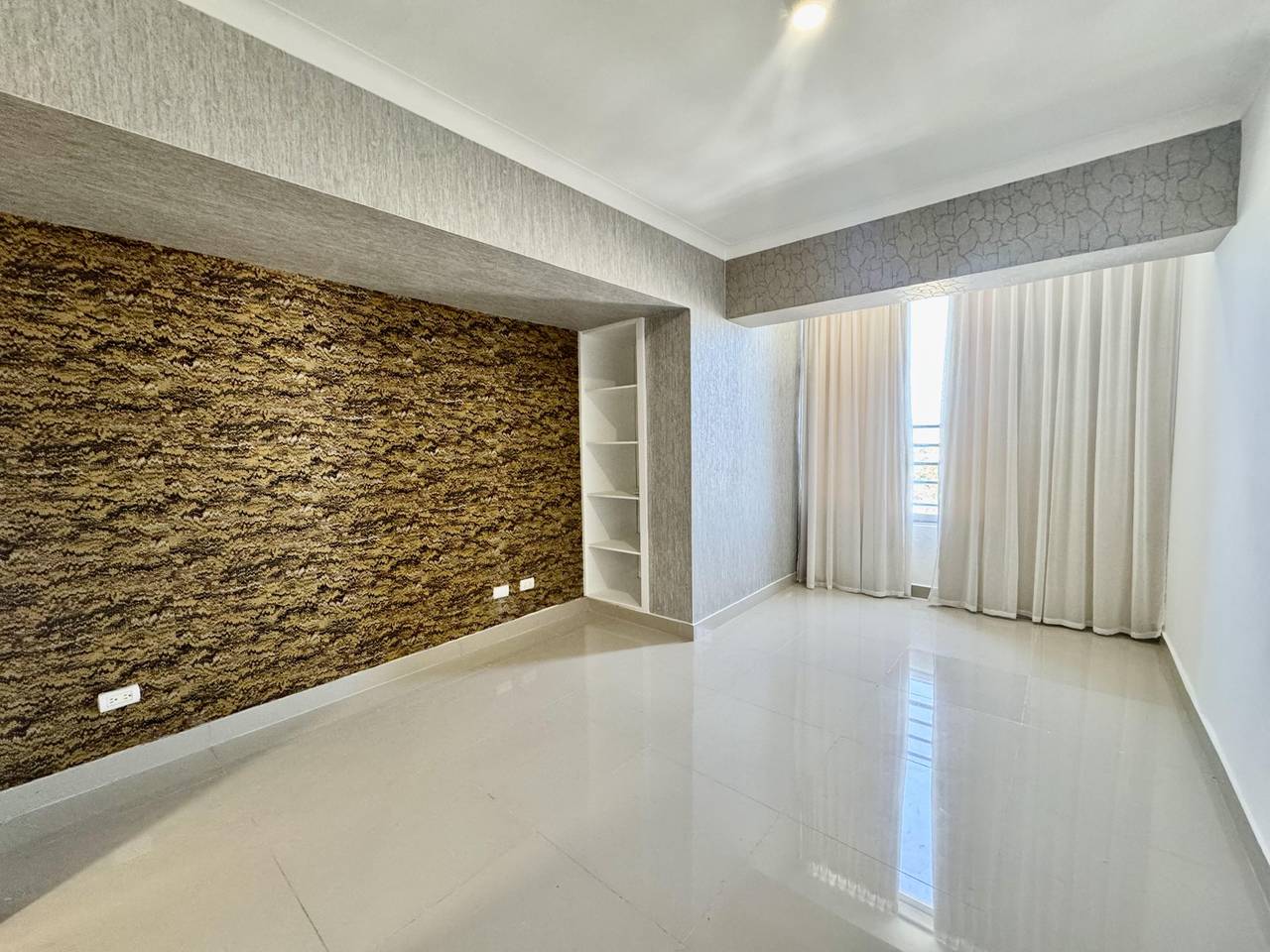 apartamentos - Vendo hermoso y moderno penthouse remodelado 5 hab 5
