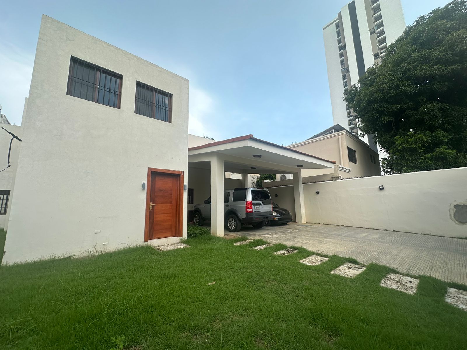 casas - Alquiler de Casa en Ensanche Paraiso 0