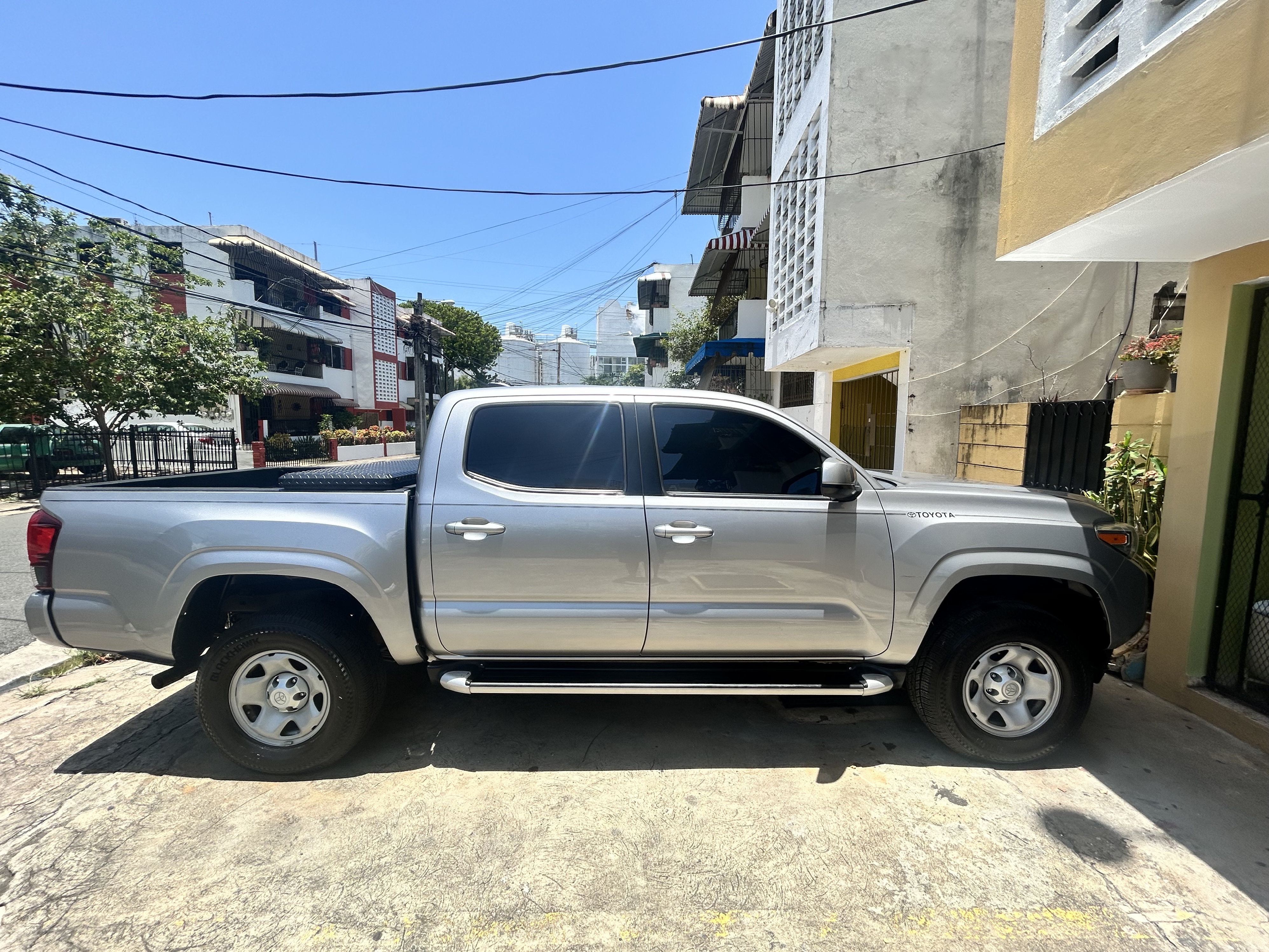 jeepetas y camionetas - Vendo toyota tacoma SR 4x2 2020 1