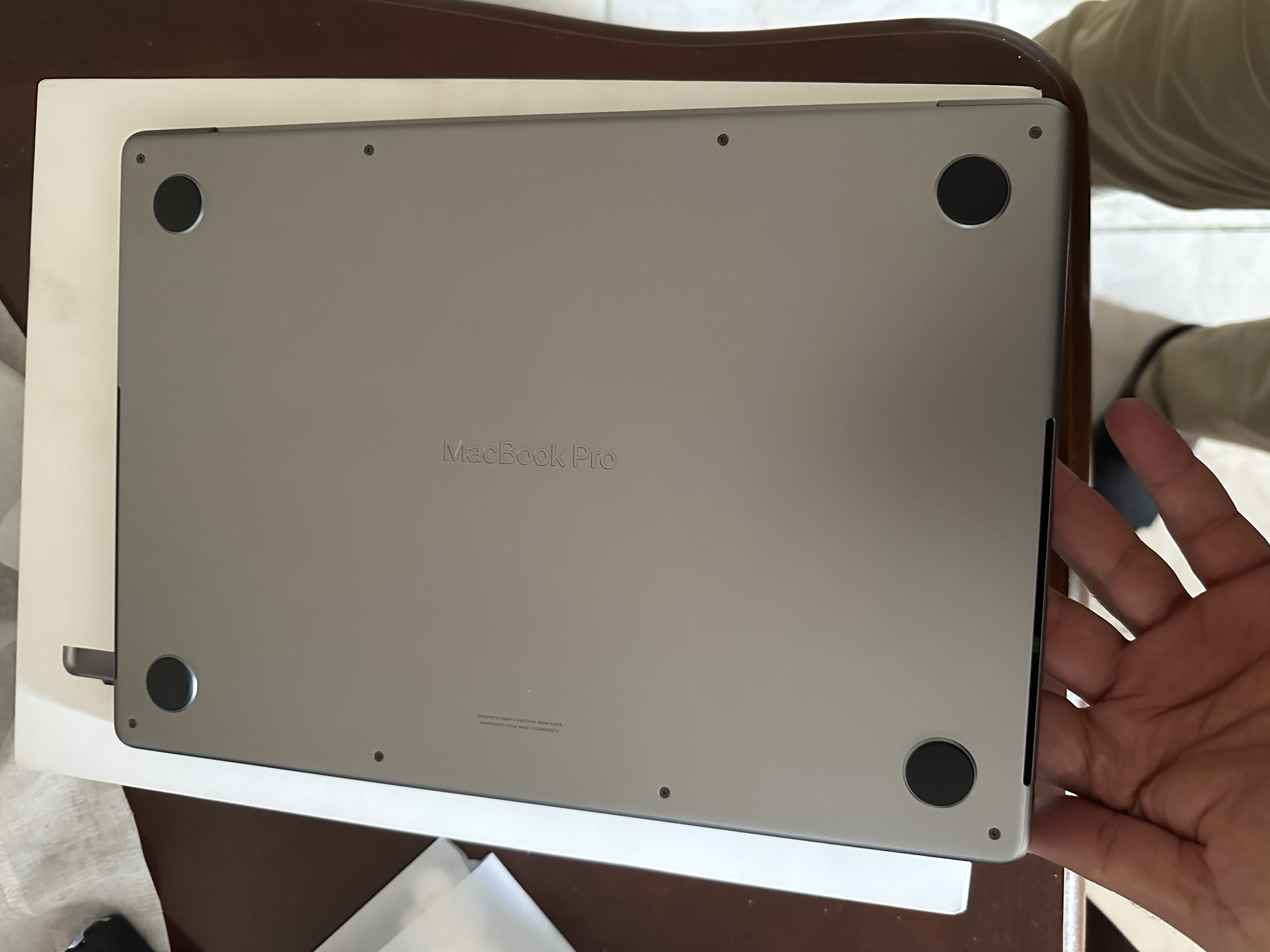 computadoras y laptops - Vendo MacBook Pro, chip M3, 14 inch  2