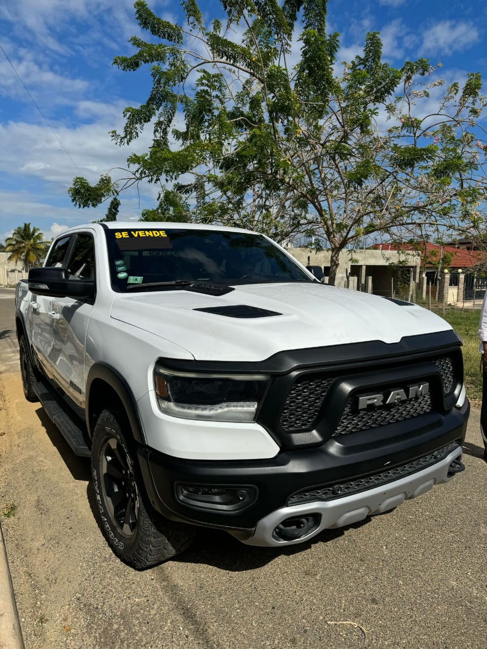 jeepetas y camionetas - Se vende de oportunidad Camioneta de alta gama 0