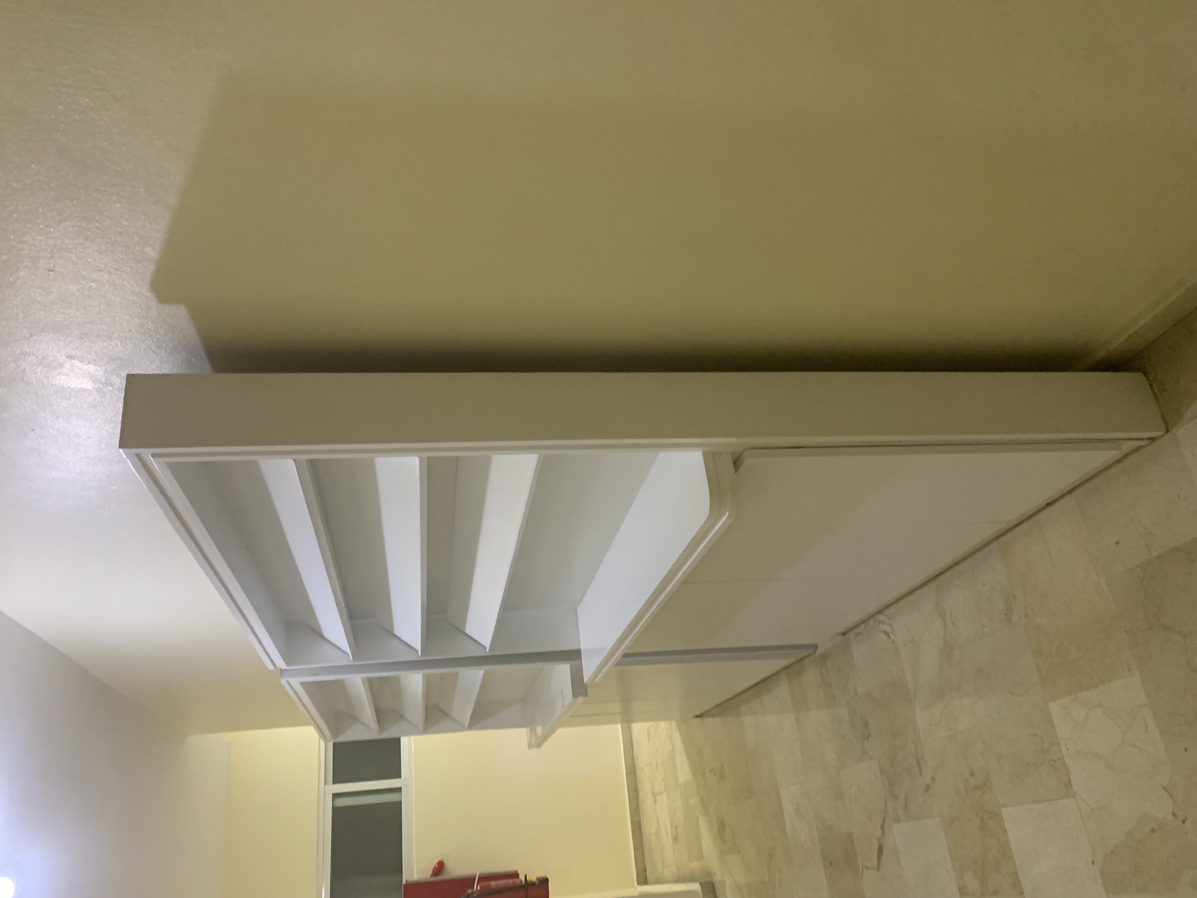 equipos profesionales - Estantería para tiendas en MDF color Blanco  3