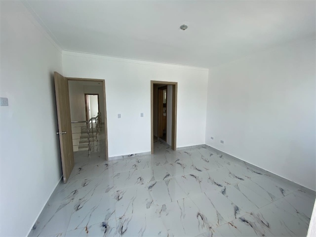casas - Venta de casa en la autopista de san Isidro brisa oriental Santo Domingo  4
