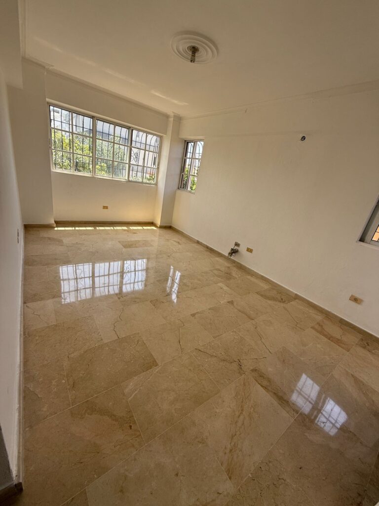apartamentos - 2733- APTO. EN URB. REAL, STO. DGO.  2