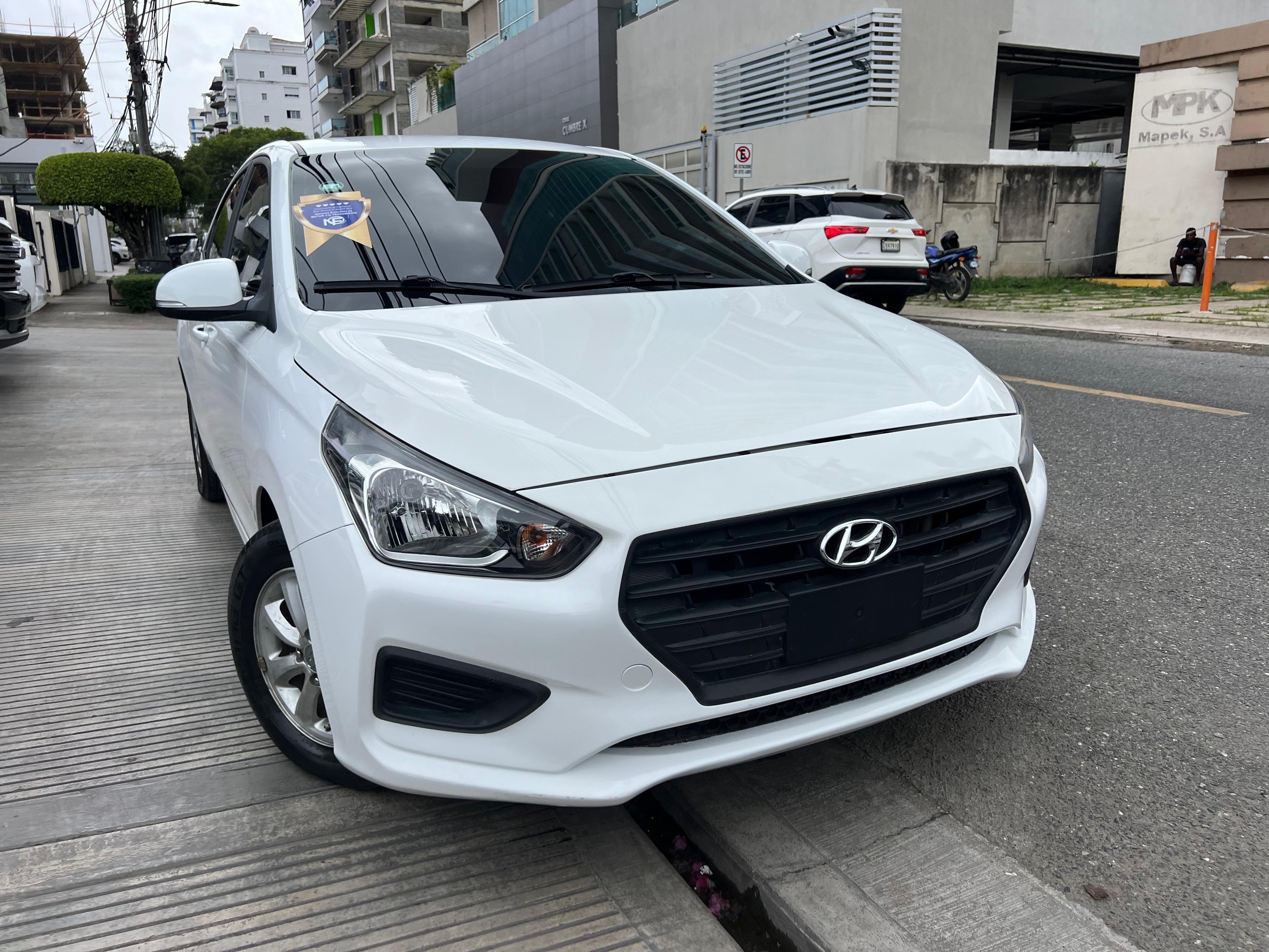 carros - HYUNDAI VERNA 2022 DE LA CASA 2