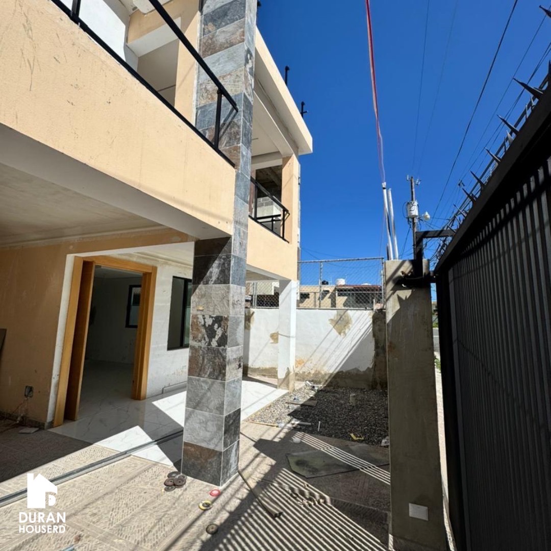 casas - venta de casa con 4 habitaciones en la autopista de san isidro brisa oriental  2
