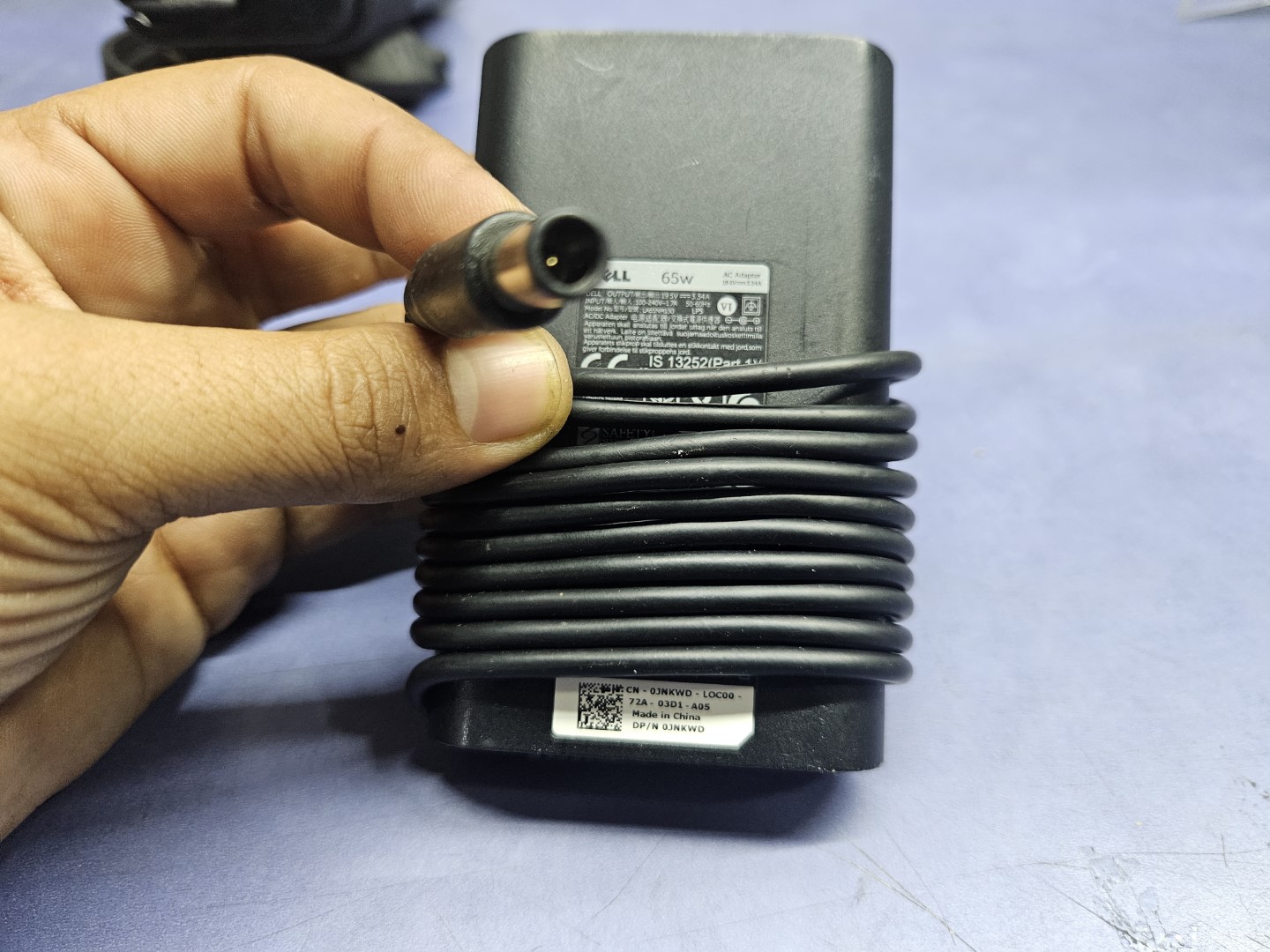 computadoras y laptops - Cargador Dell 65W plug ancho original 3