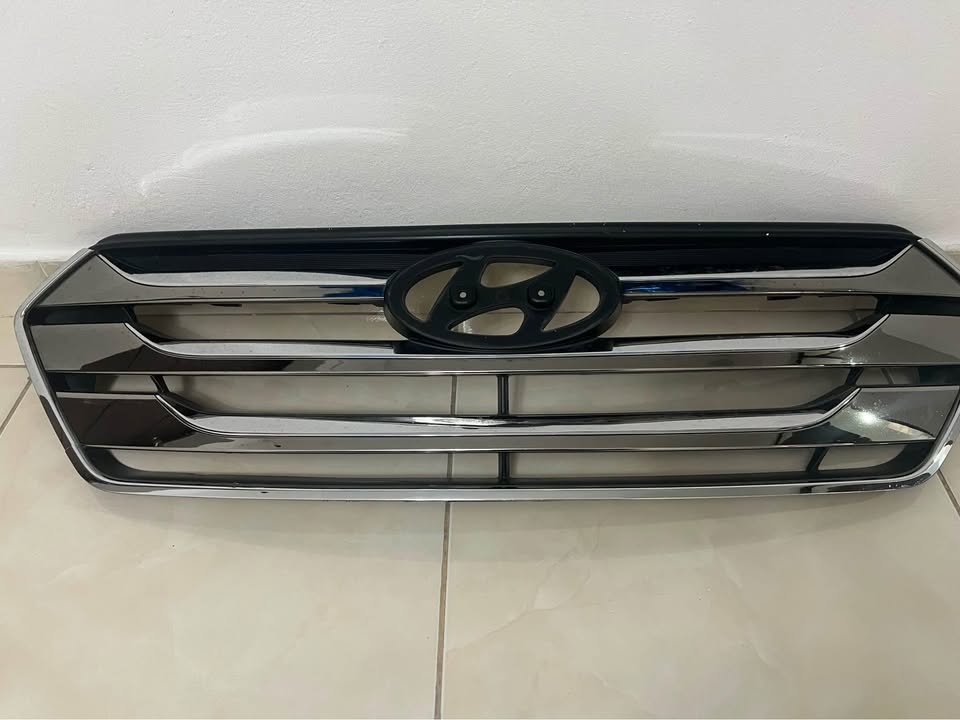 accesorios para vehiculos - Parrilla original de Bomper delantero de Santa Fe  0