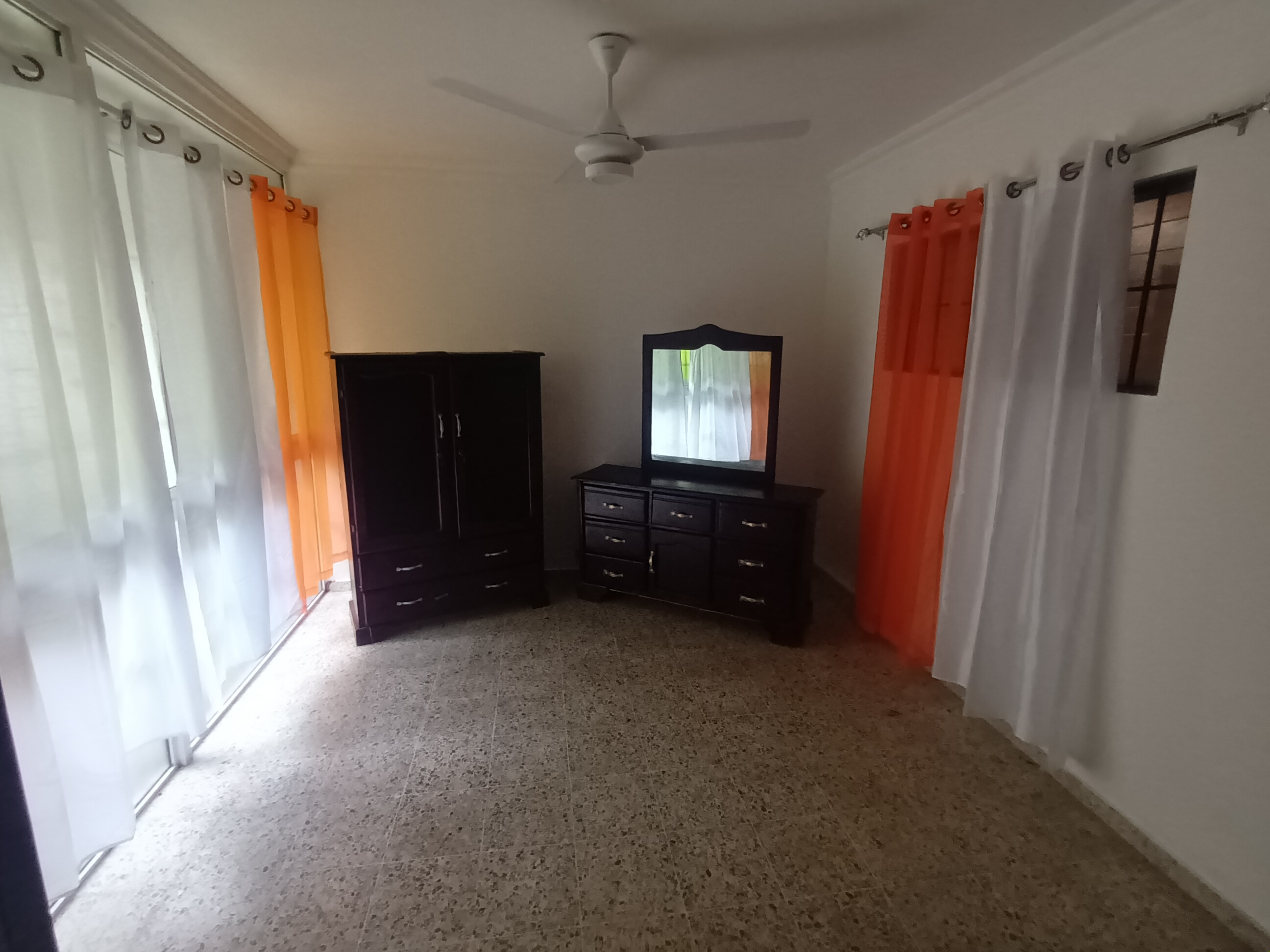 habitaciones y viviendas compartidas - habitaciones en alquiler en apartamento gazcue solo chicas  2