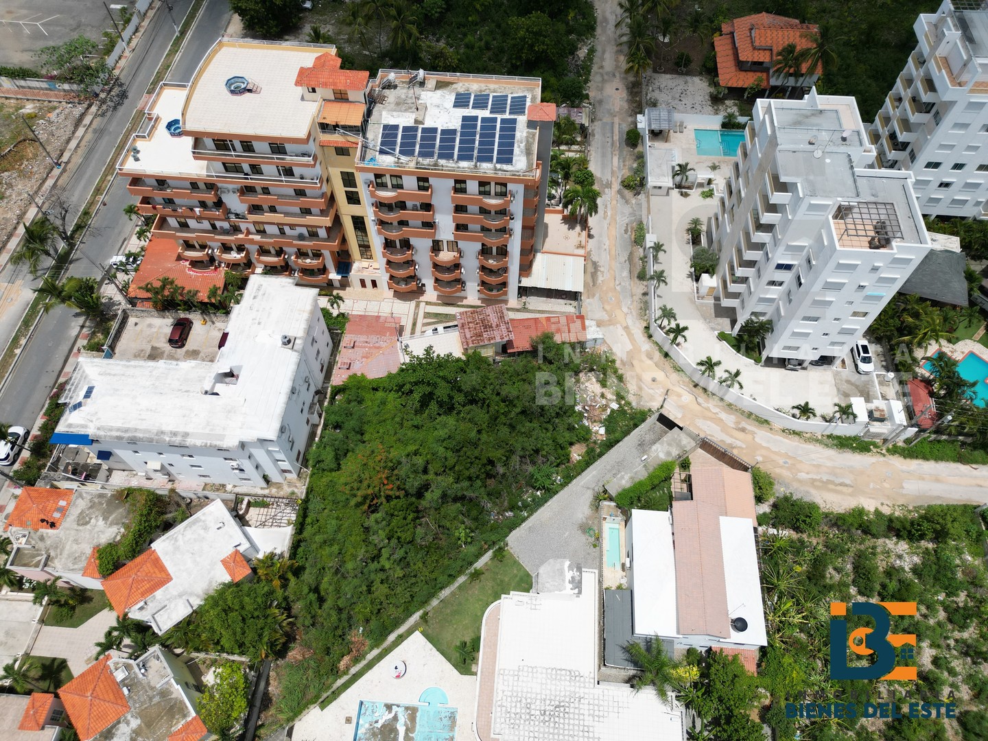 solares y terrenos - 
Se VENDE  Excelente Solar  con 1,024 metros en el CENTRO DE JUAN DOLIO 4