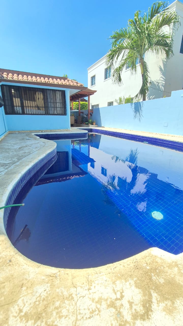 casas - Casa con piscina en Villa Maria, Santiago 0