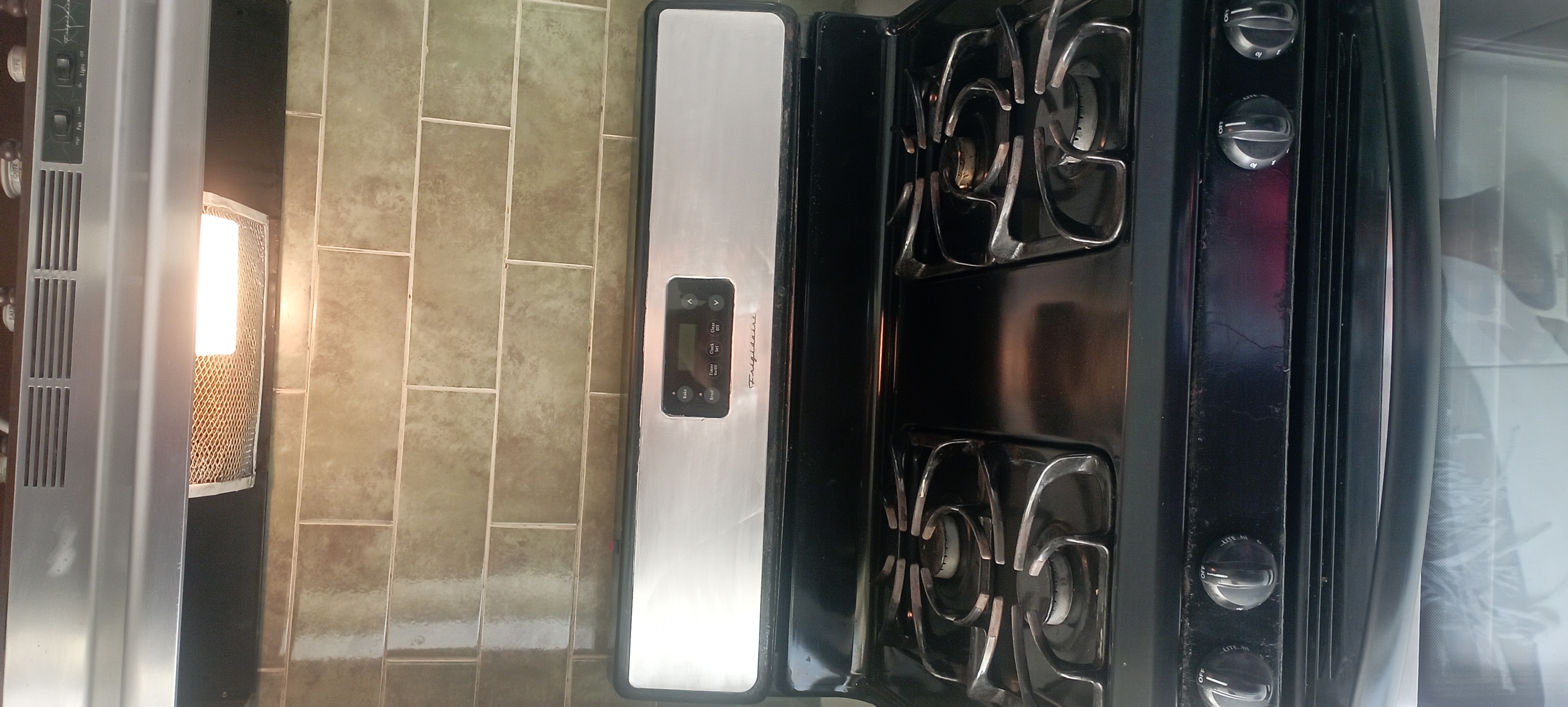 cocina - Estufa Frigidaire 30 pulg, electrica y extractor  5