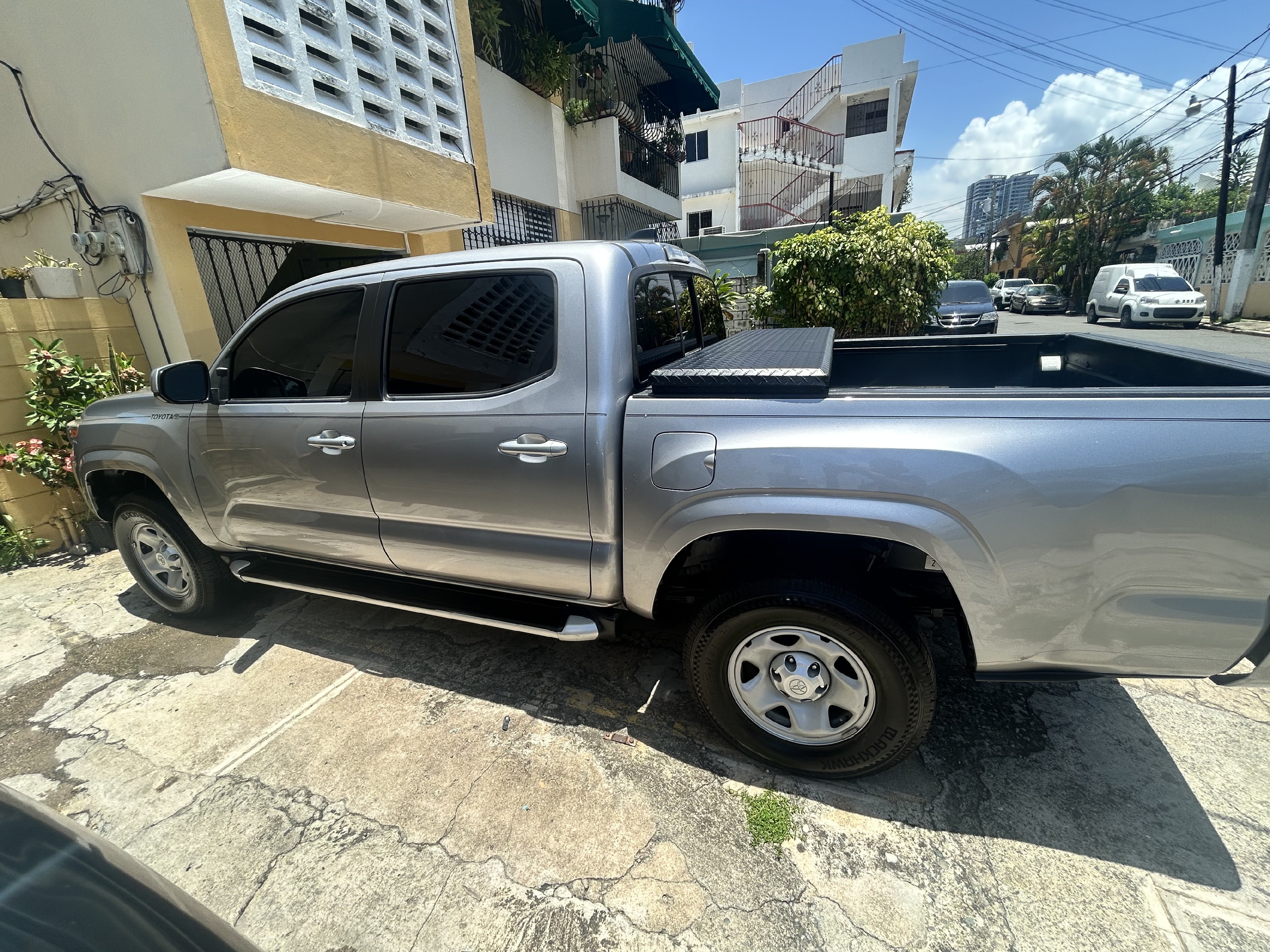 jeepetas y camionetas - Vendo toyota tacoma SR 4x2 2020 2