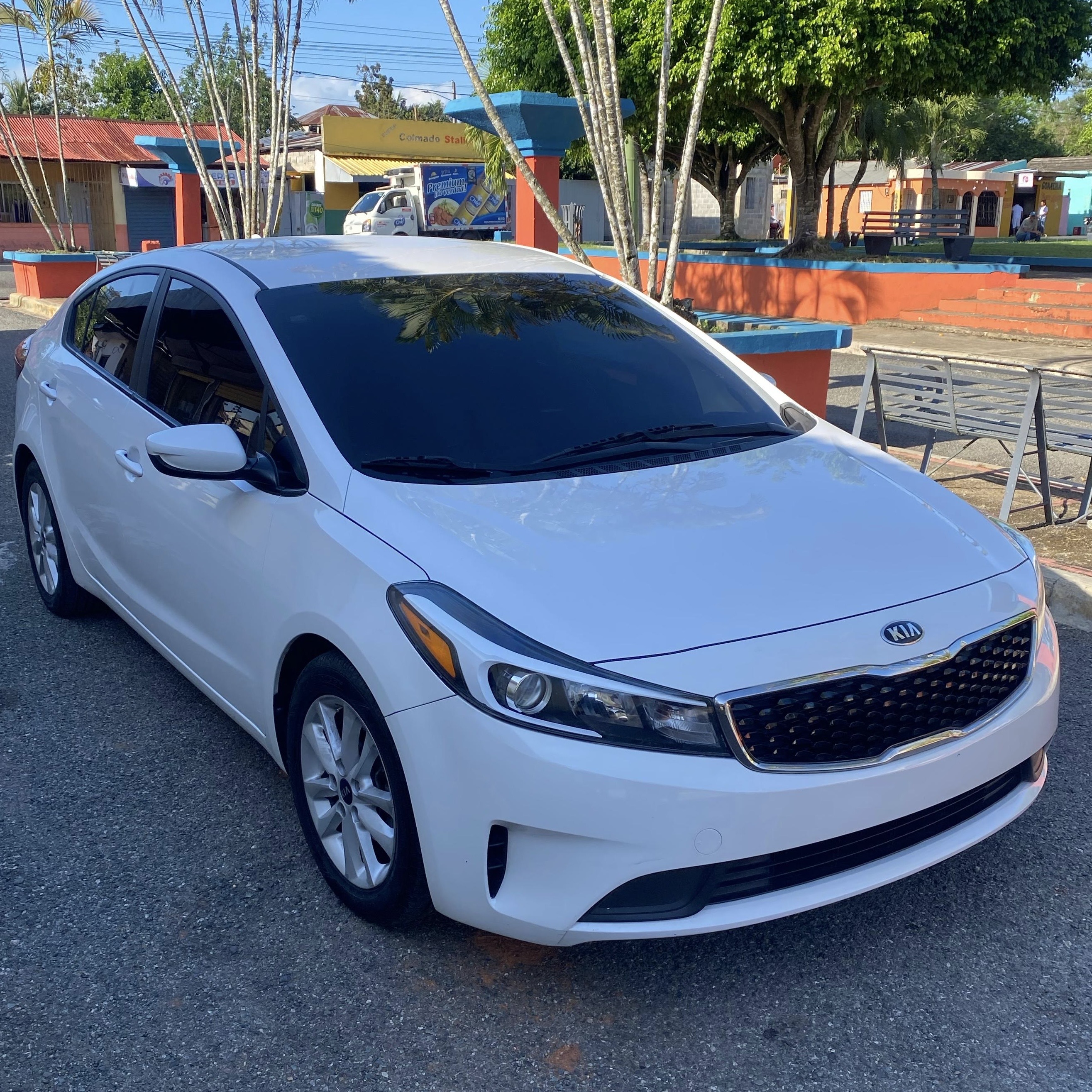 carros - Kia Forte 2017 - Blanco Perla