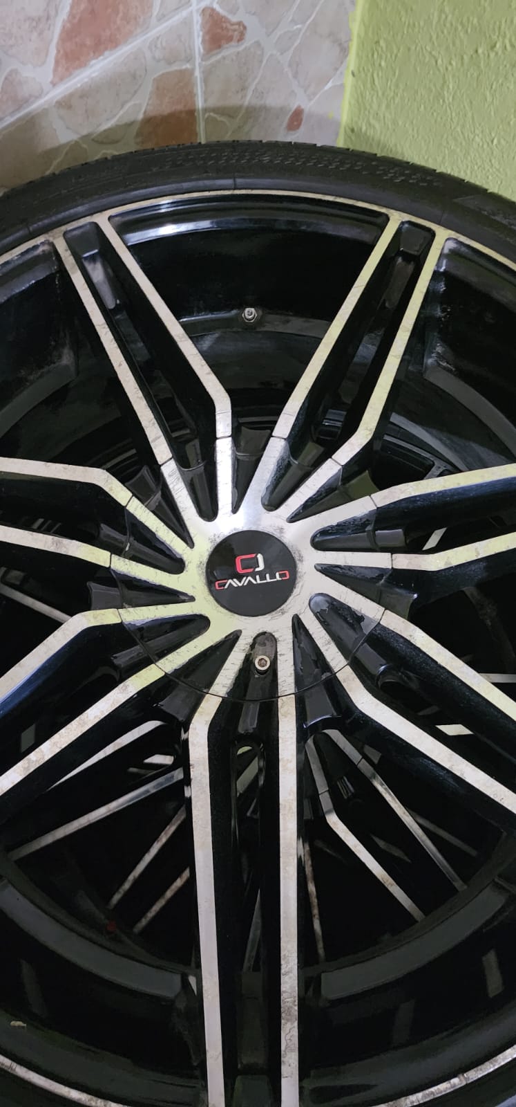 accesorios para vehiculos - Aros 22 cavallo con sus gomas en muy buena condición 5
