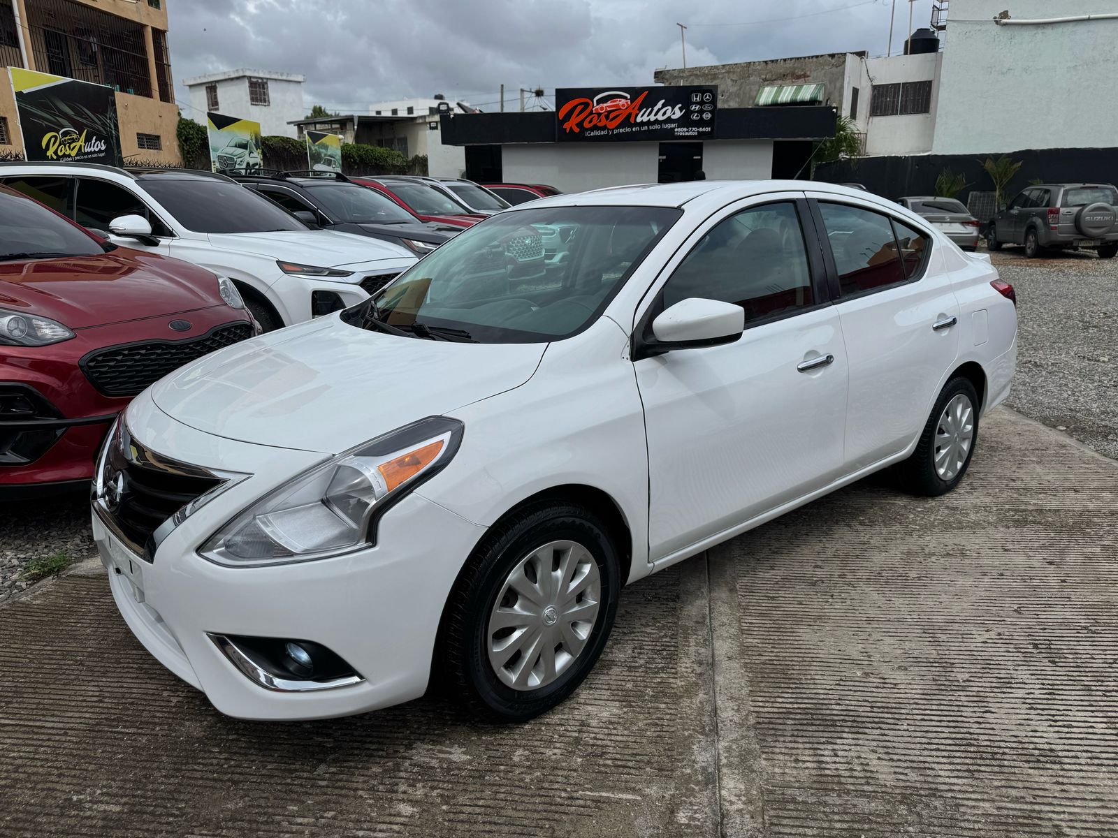 carros - Nissan Versa SV 2016