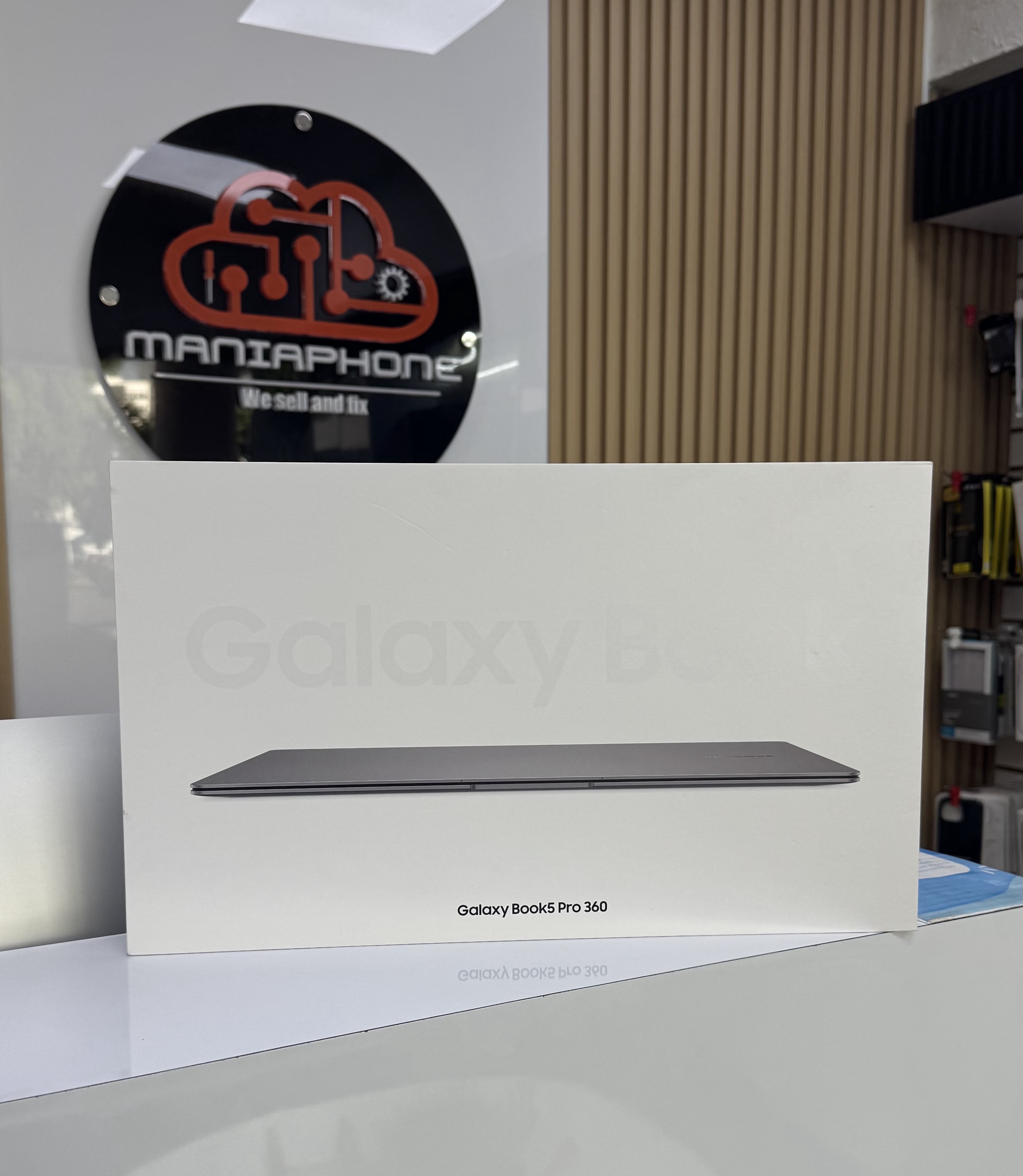 computadoras y laptops - Samsung Galaxy Book5 Pro 360 16” 16GB RAM & 1TB SSD Gray Nueva Sellada 